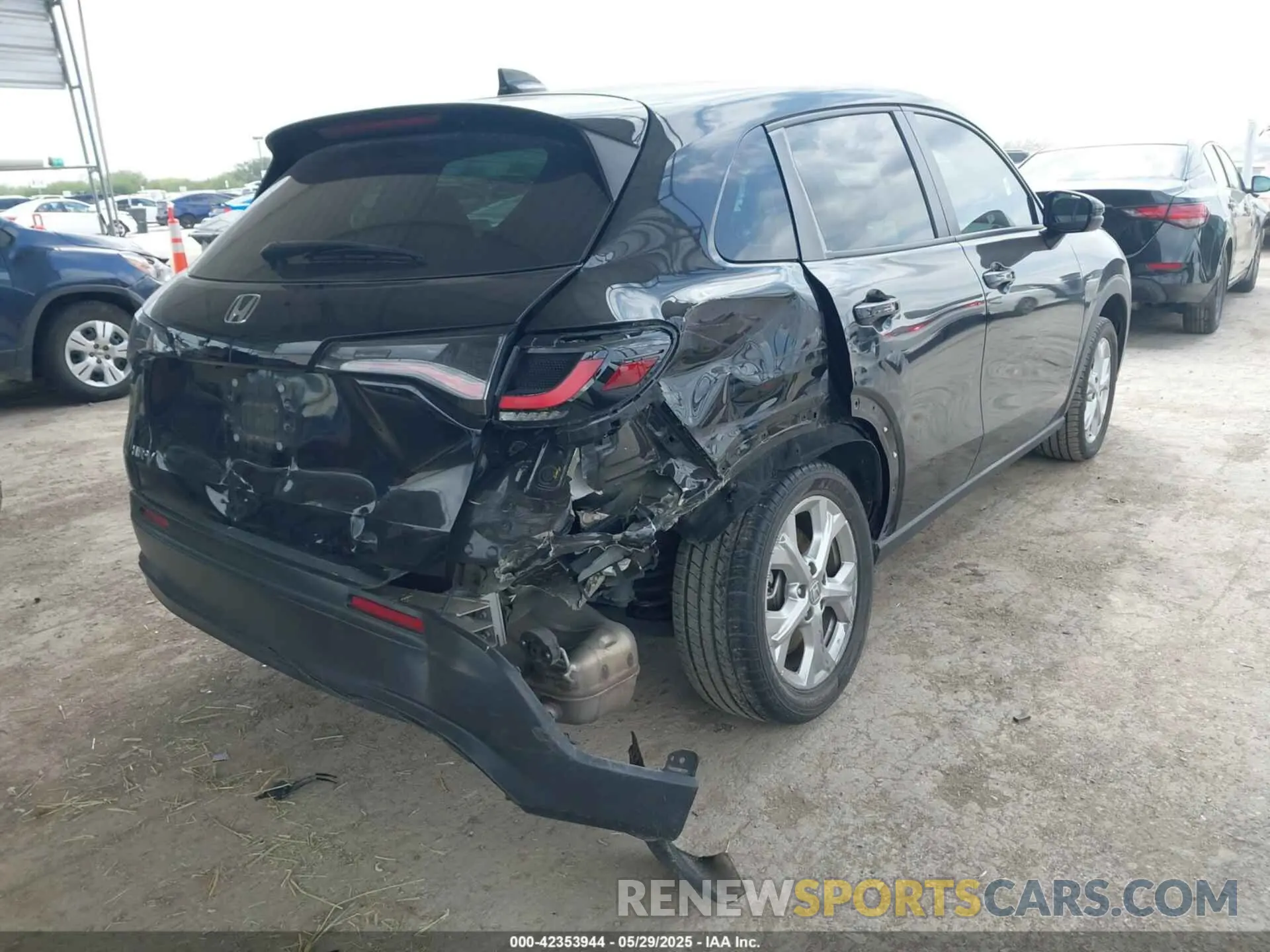 4 Photograph of a damaged car 3CZRZ1H31PM738778 HONDA HR-V 2023