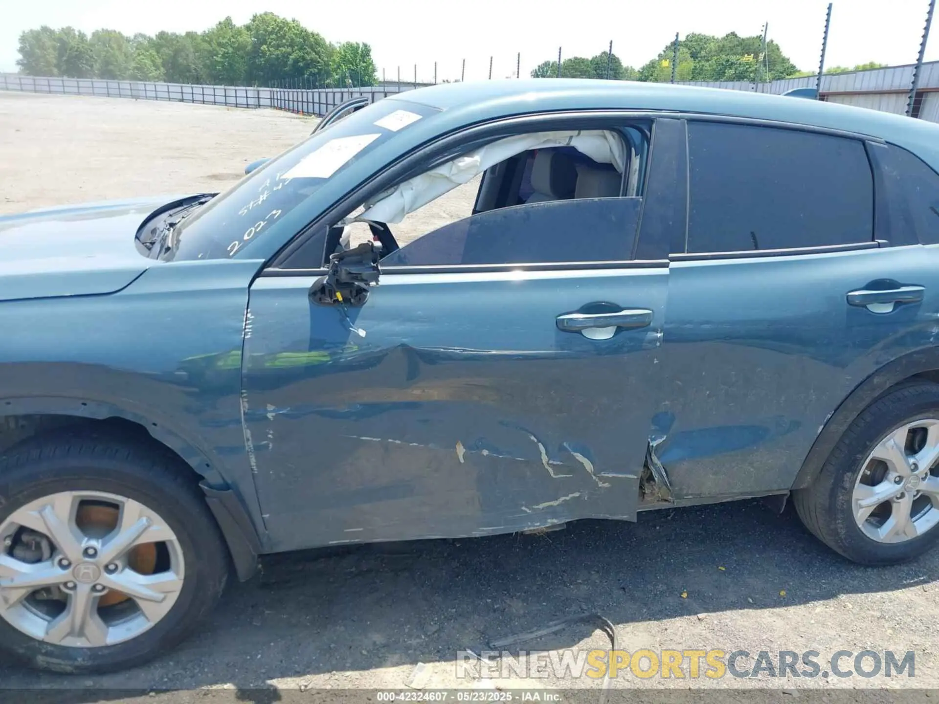 17 Photograph of a damaged car 3CZRZ1H31PM742314 HONDA HR-V 2023