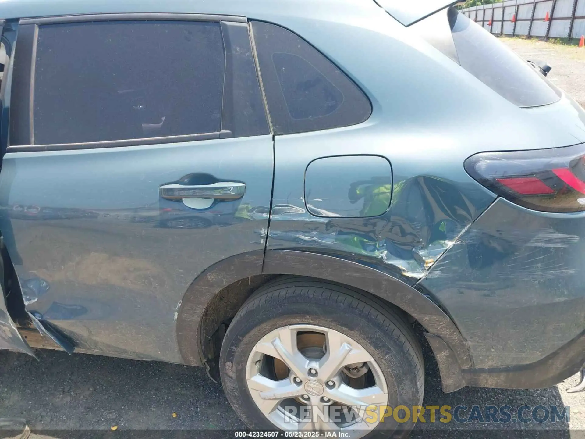 18 Photograph of a damaged car 3CZRZ1H31PM742314 HONDA HR-V 2023