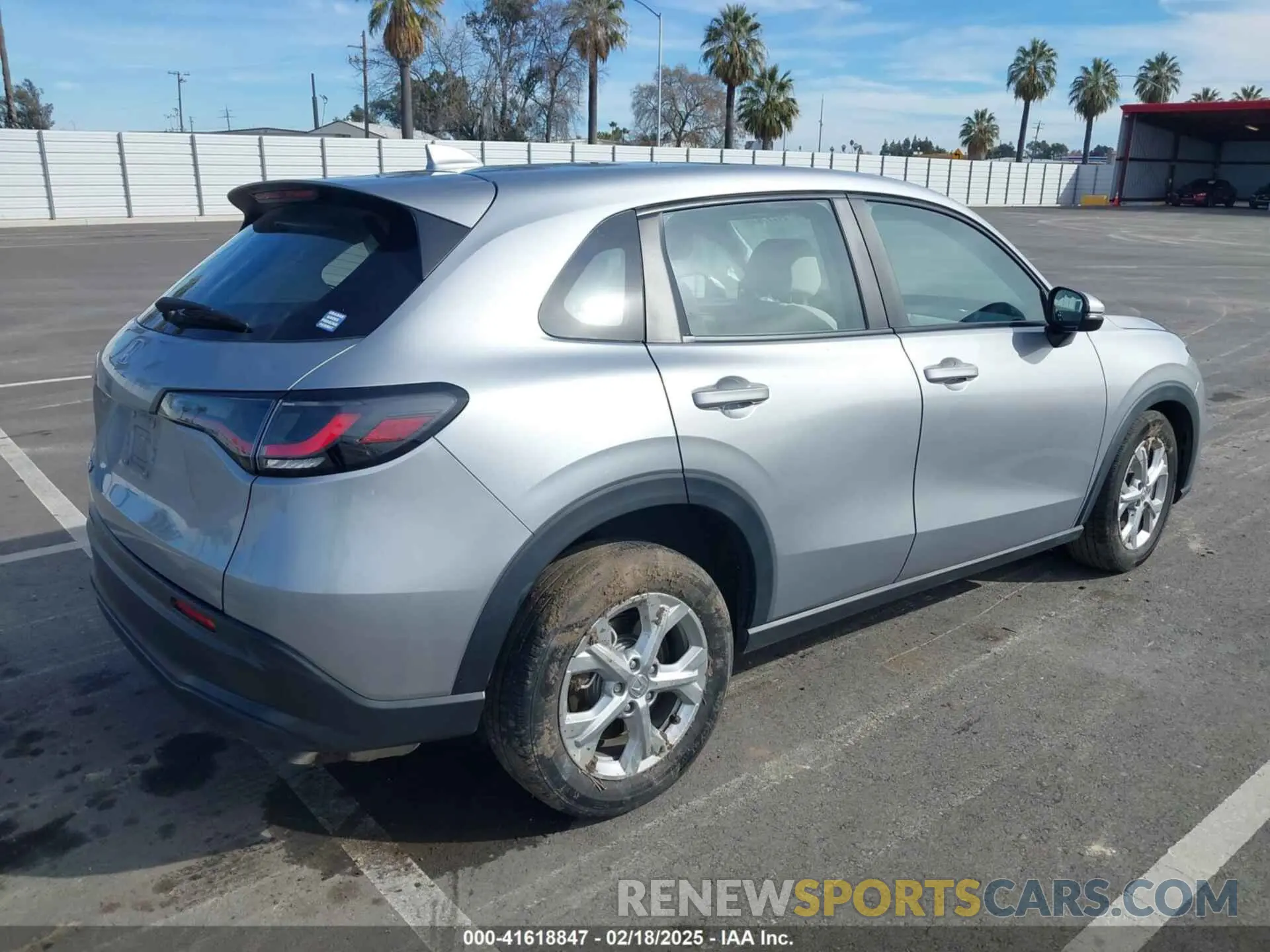 4 Photograph of a damaged car 3CZRZ1H32PM723108 HONDA HR-V 2023