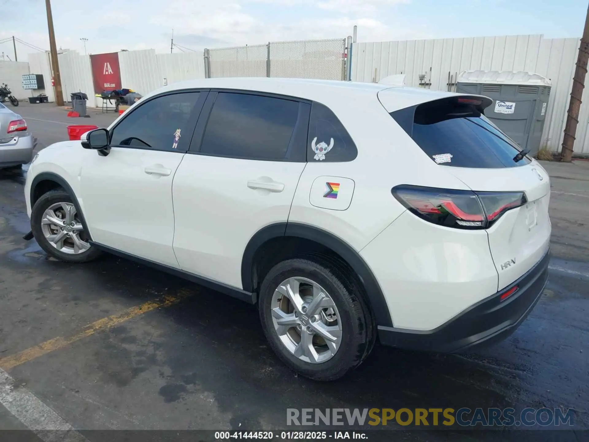 3 Photograph of a damaged car 3CZRZ1H32PM739454 HONDA HR-V 2023