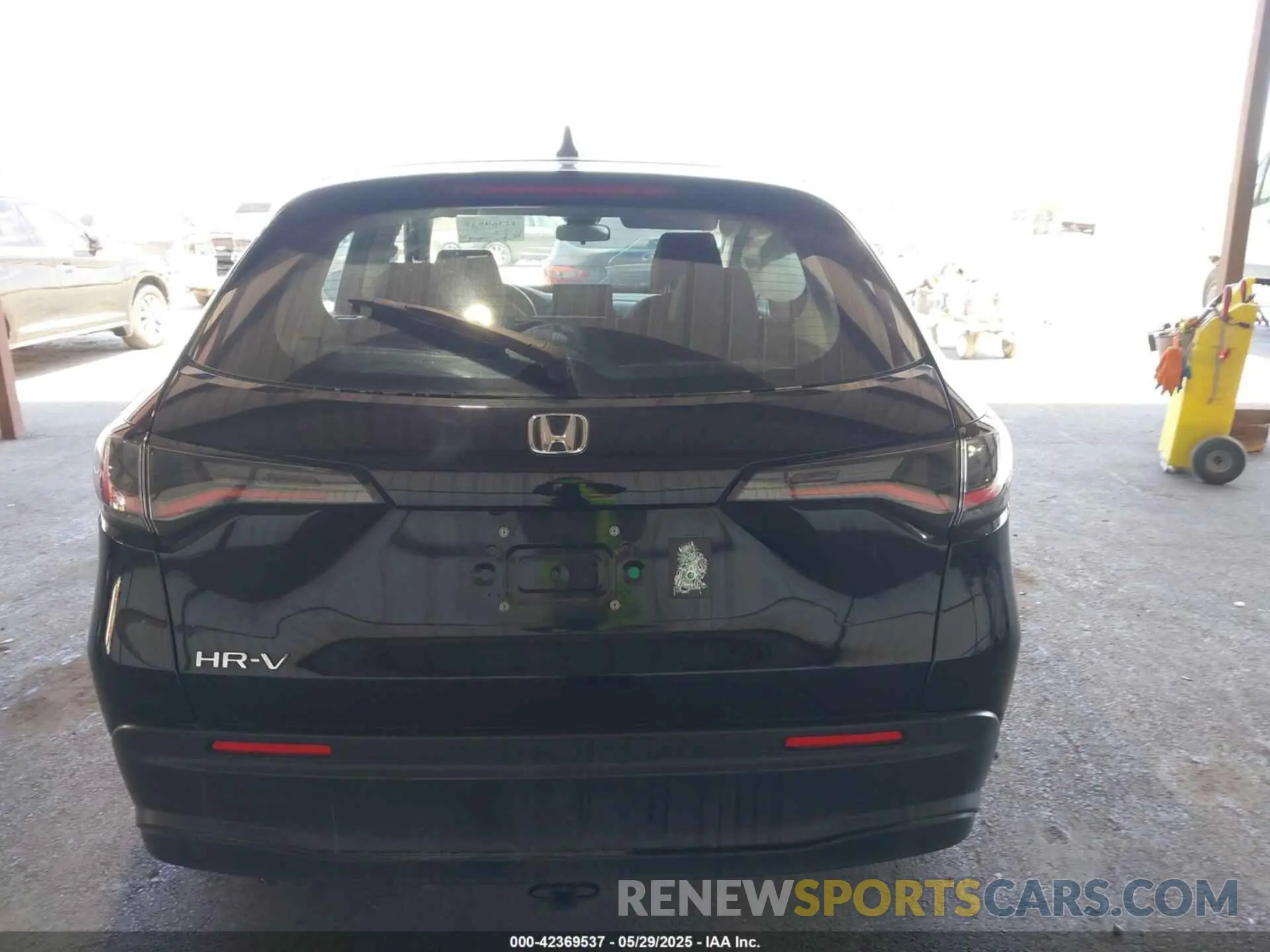 17 Photograph of a damaged car 3CZRZ1H33PM738409 HONDA HR-V 2023
