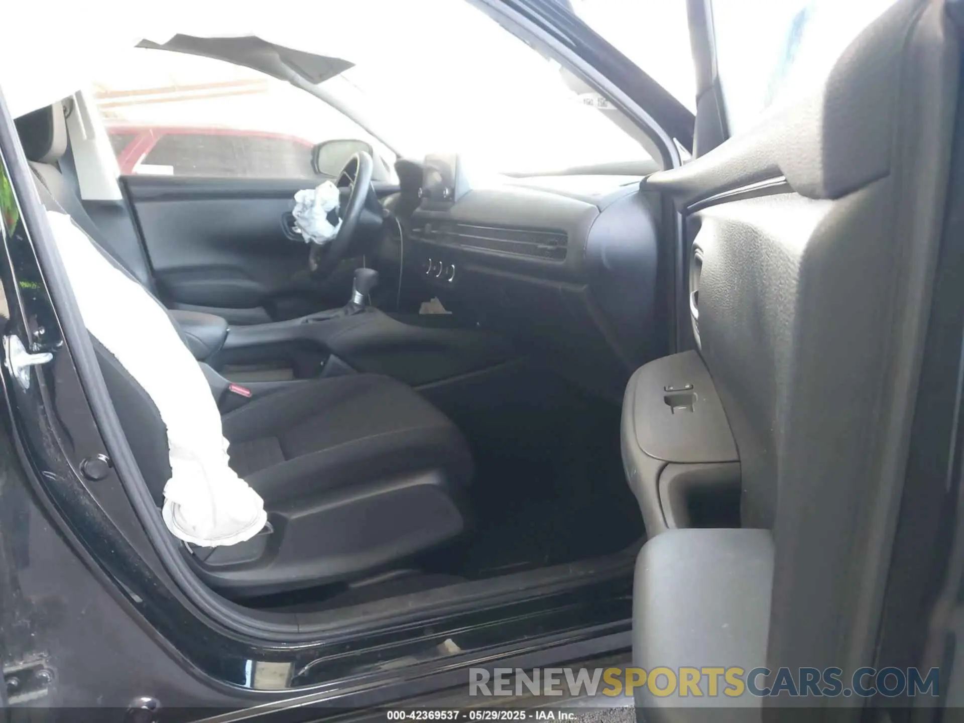 5 Photograph of a damaged car 3CZRZ1H33PM738409 HONDA HR-V 2023