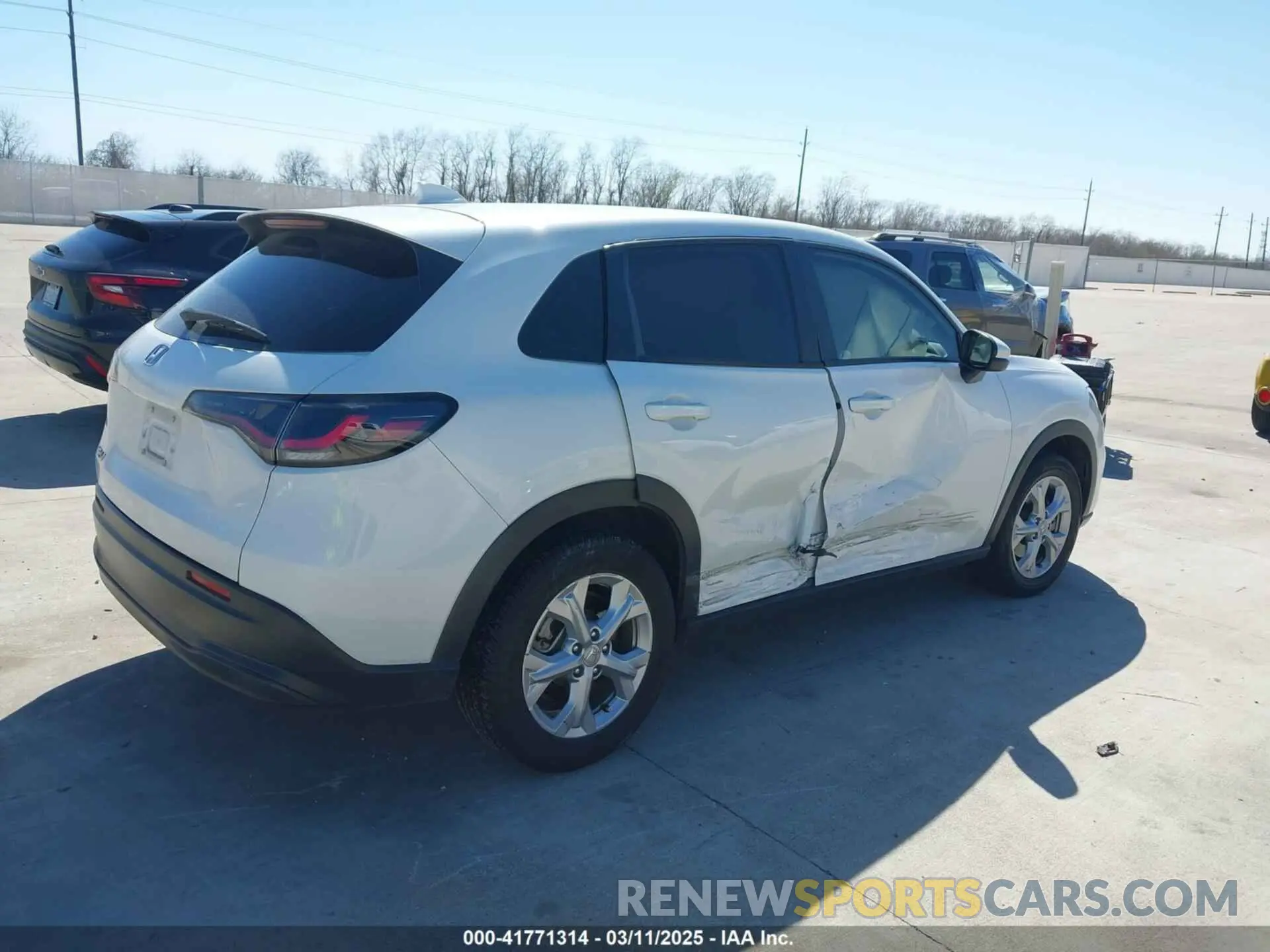 4 Photograph of a damaged car 3CZRZ1H34PM707380 HONDA HR-V 2023