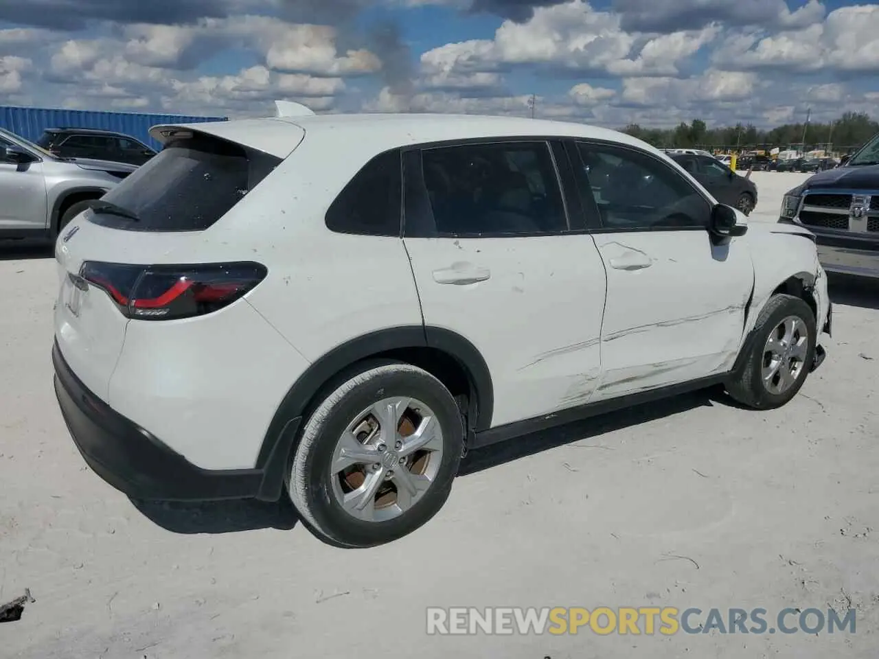 3 Photograph of a damaged car 3CZRZ1H34PM727757 HONDA HR-V 2023