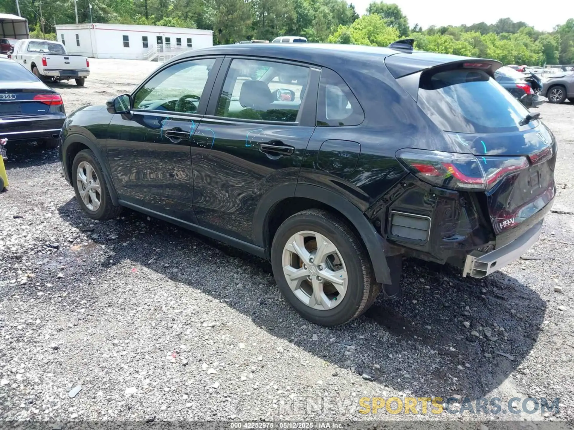 3 Photograph of a damaged car 3CZRZ1H3XPM704984 HONDA HR-V 2023