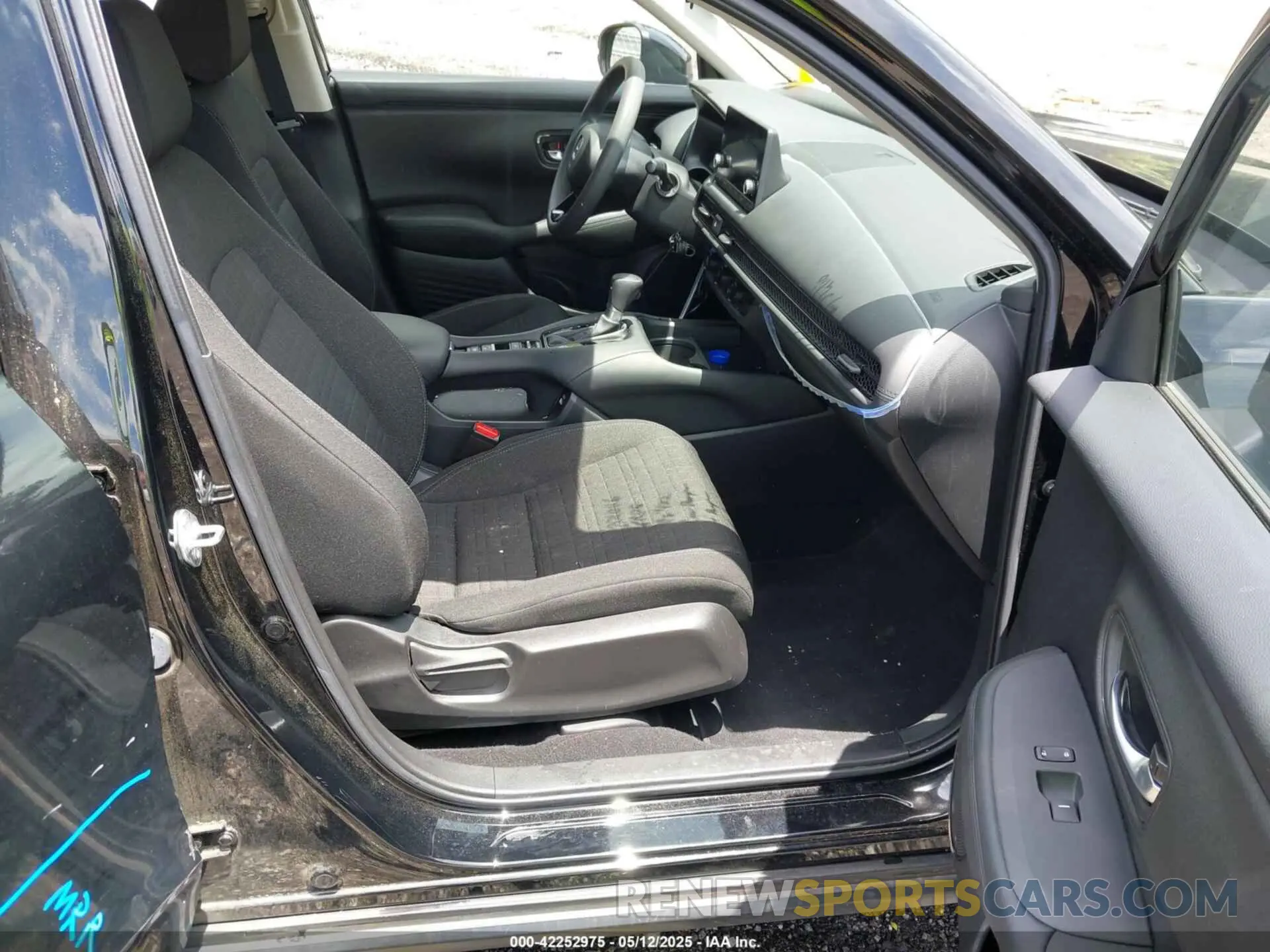5 Photograph of a damaged car 3CZRZ1H3XPM704984 HONDA HR-V 2023