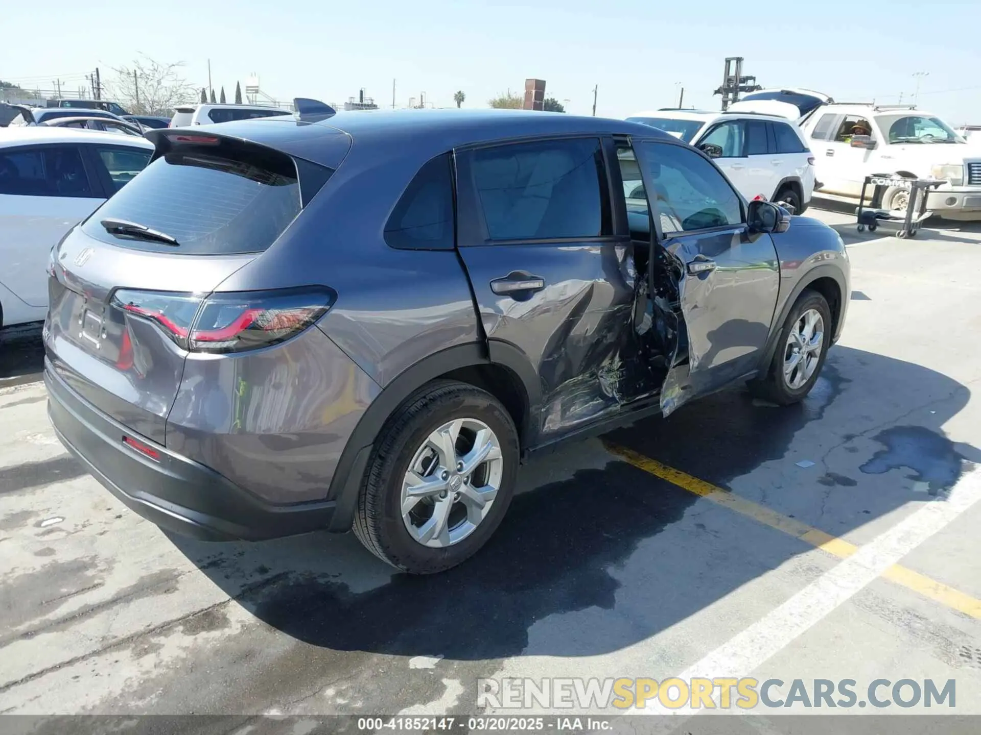 4 Photograph of a damaged car 3CZRZ1H3XPM729920 HONDA HR-V 2023