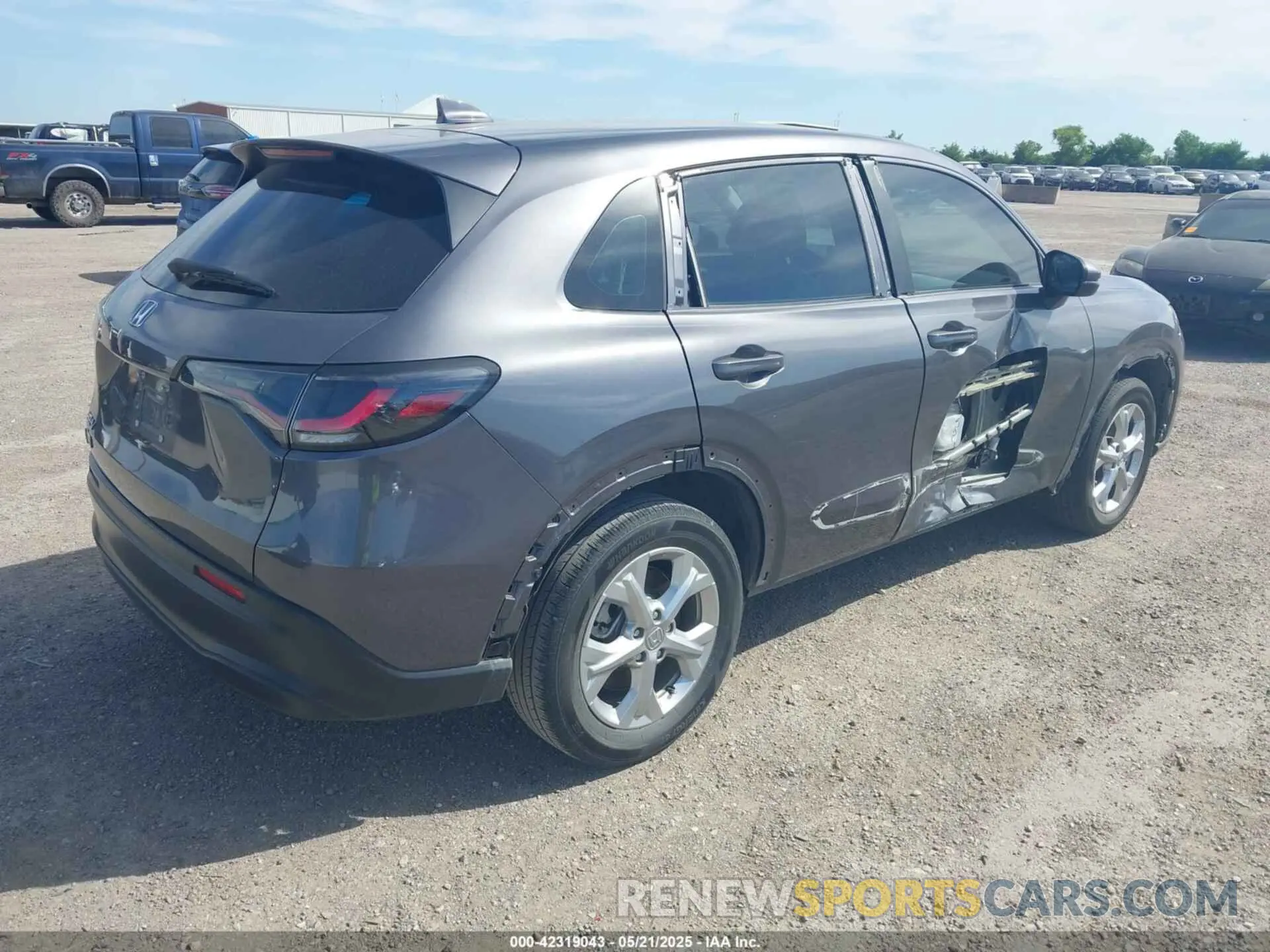 4 Photograph of a damaged car 3CZRZ1H3XPM743347 HONDA HR-V 2023