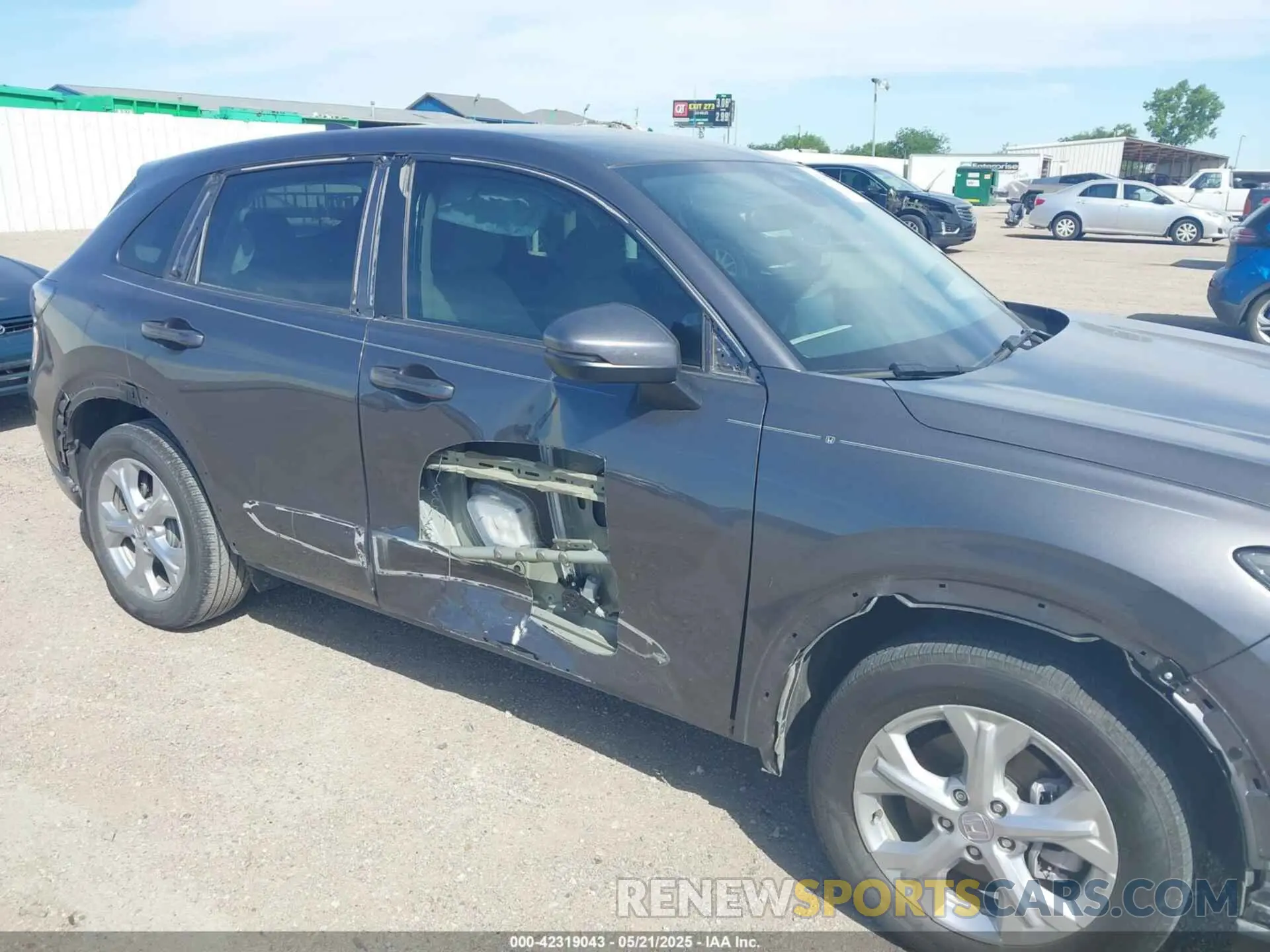 6 Photograph of a damaged car 3CZRZ1H3XPM743347 HONDA HR-V 2023