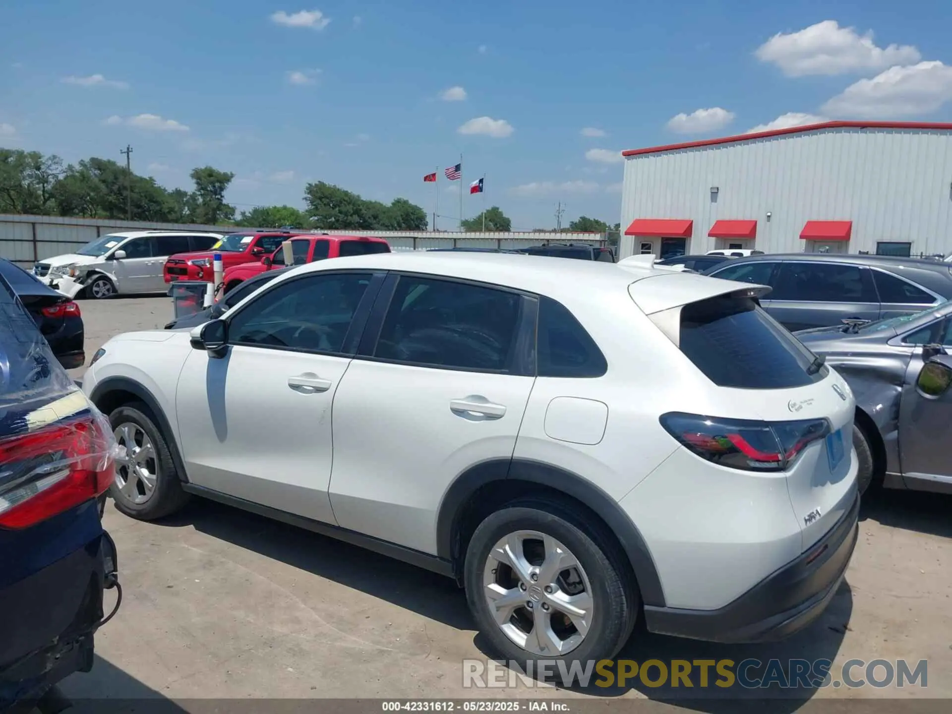 14 Photograph of a damaged car 3CZRZ1H3XPM743705 HONDA HR-V 2023