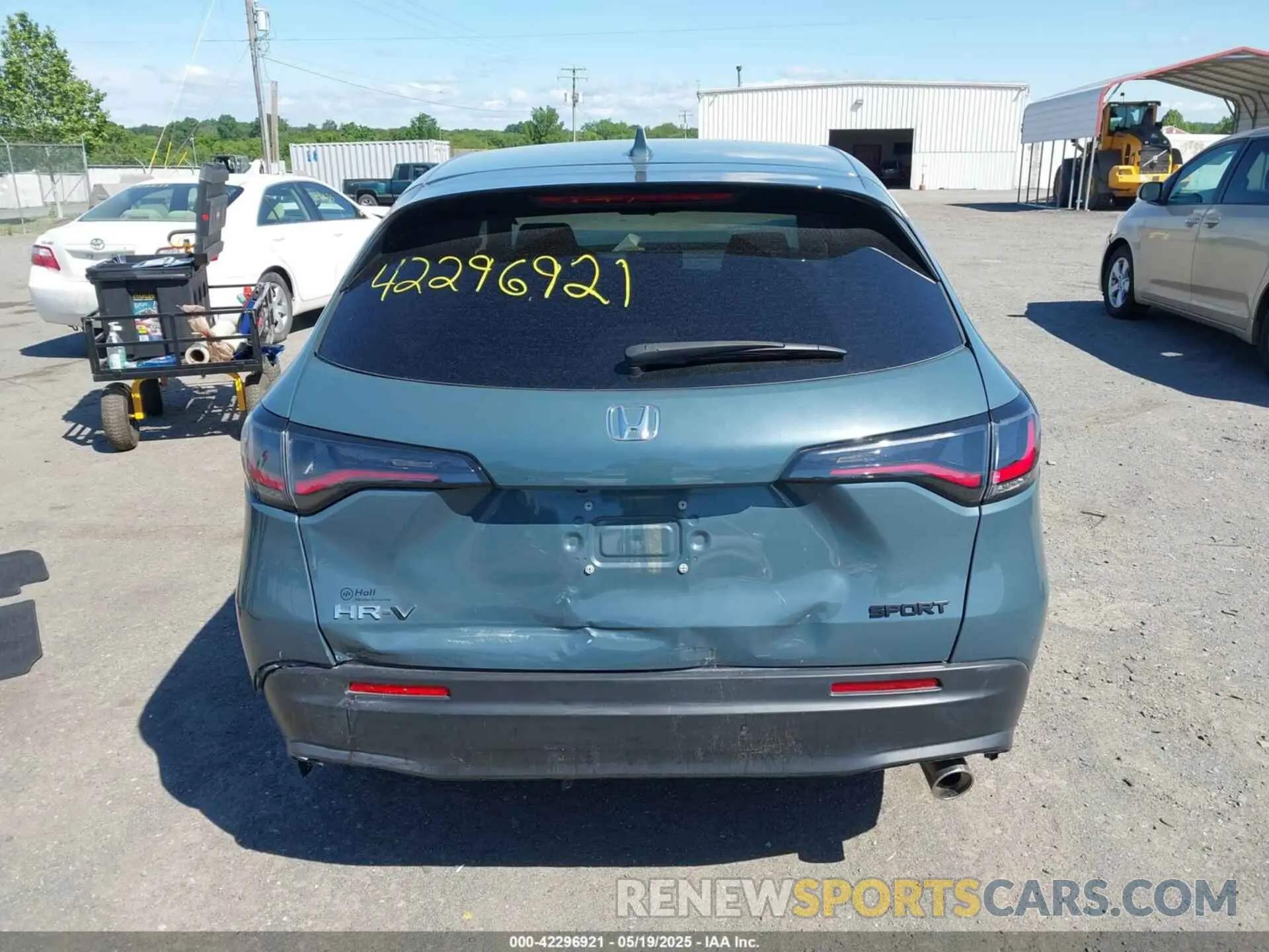 17 Photograph of a damaged car 3CZRZ1H53PM705427 HONDA HR-V 2023