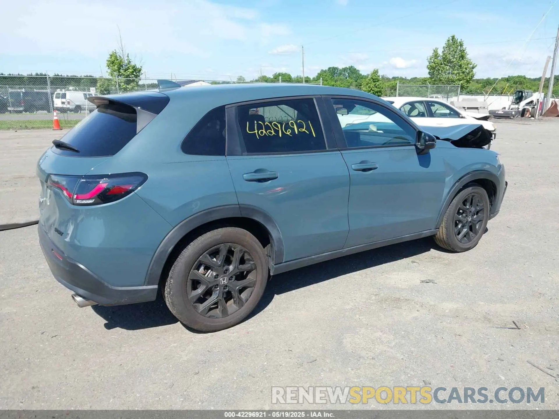 4 Photograph of a damaged car 3CZRZ1H53PM705427 HONDA HR-V 2023