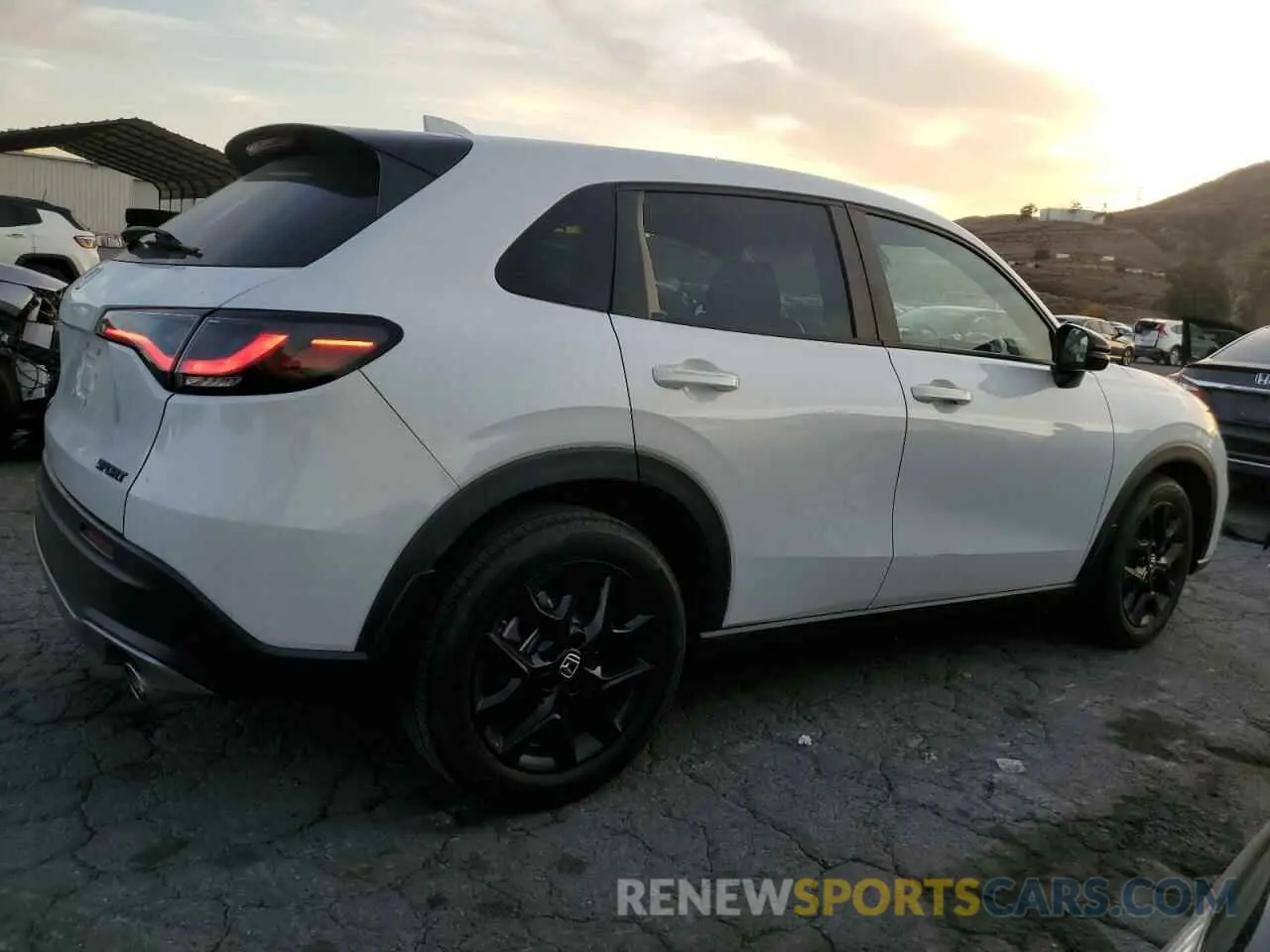 3 Photograph of a damaged car 3CZRZ1H53PM714905 HONDA HR-V 2023