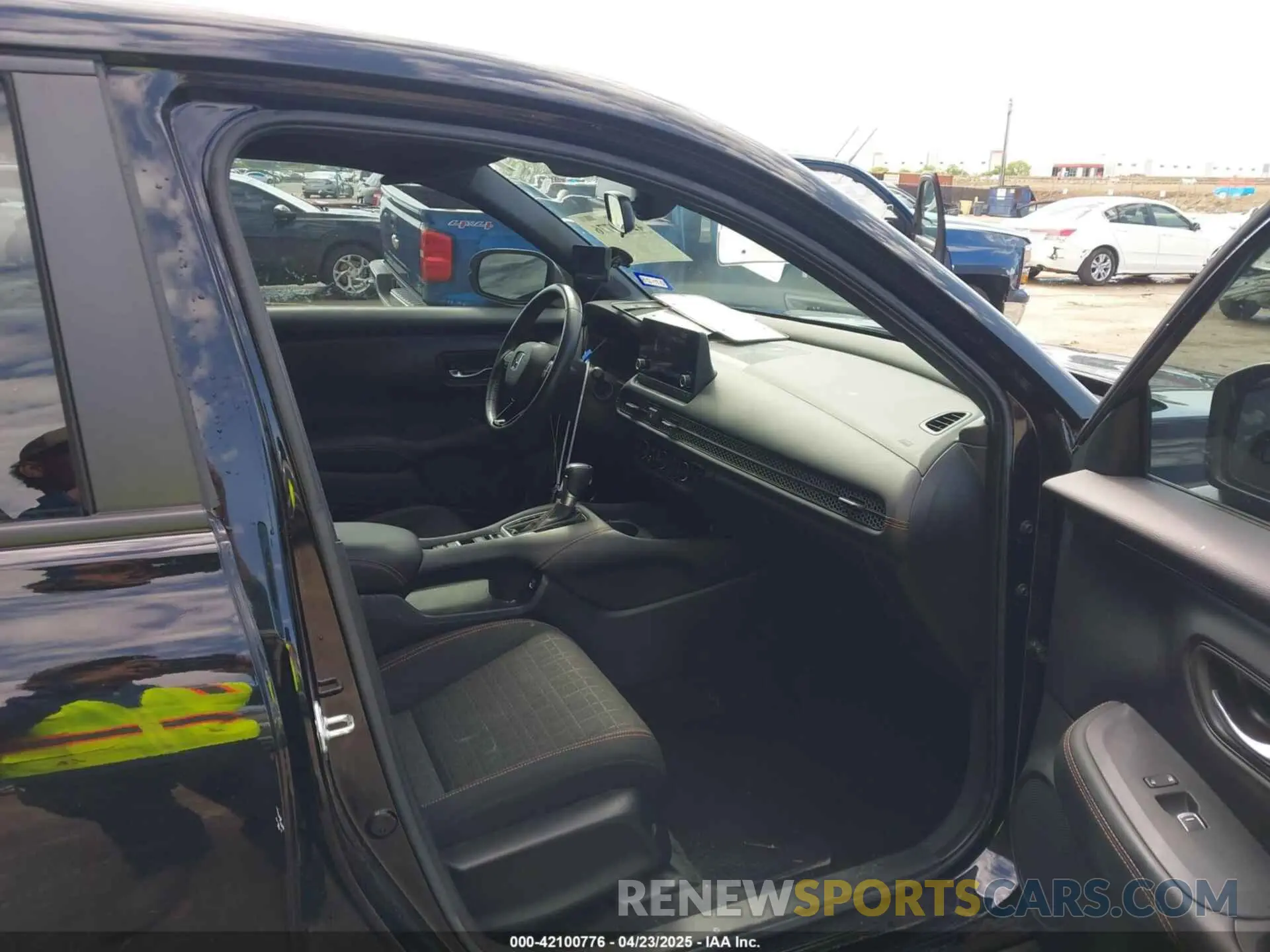 5 Photograph of a damaged car 3CZRZ1H57PM703406 HONDA HR-V 2023