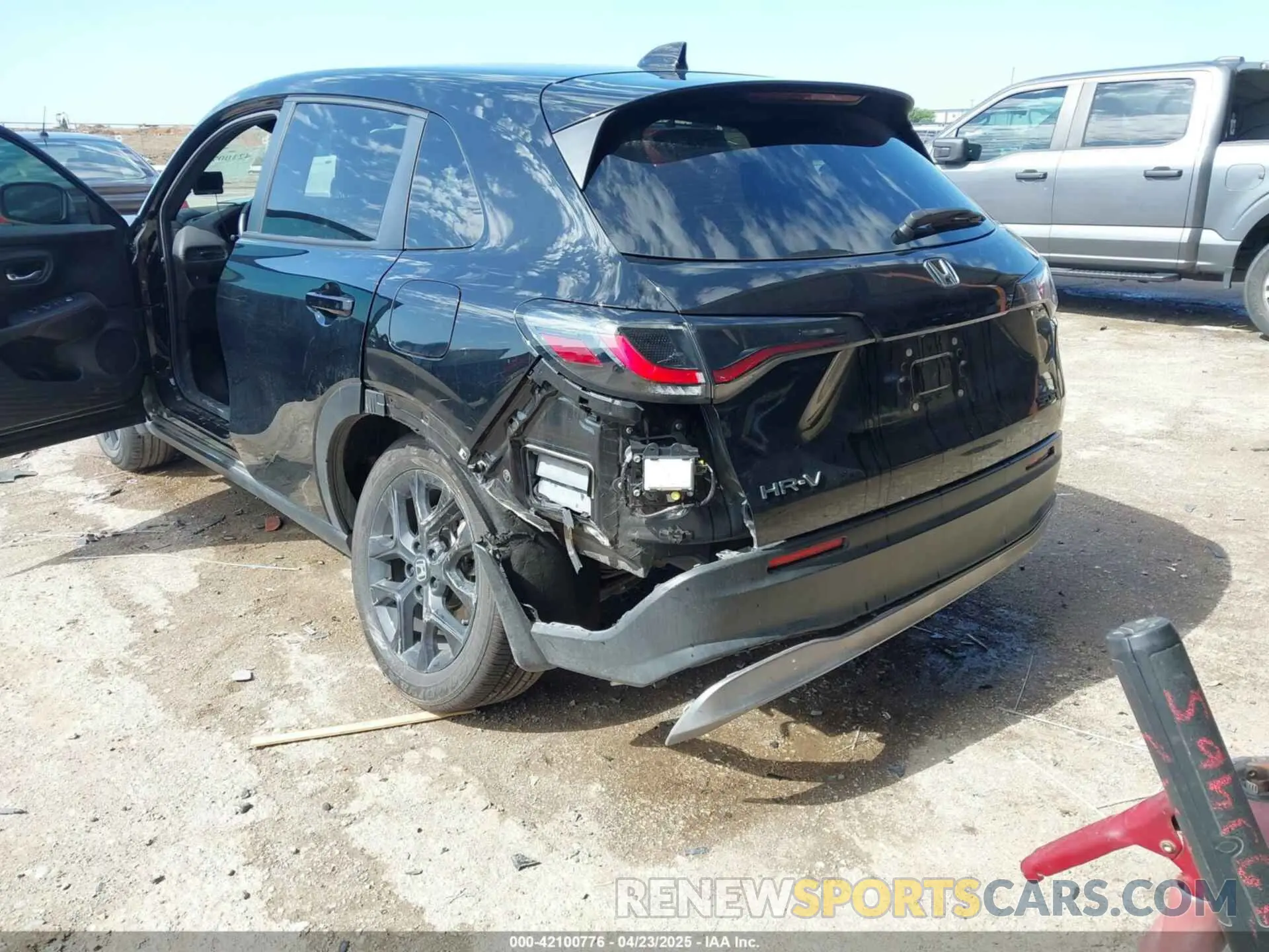 6 Photograph of a damaged car 3CZRZ1H57PM703406 HONDA HR-V 2023