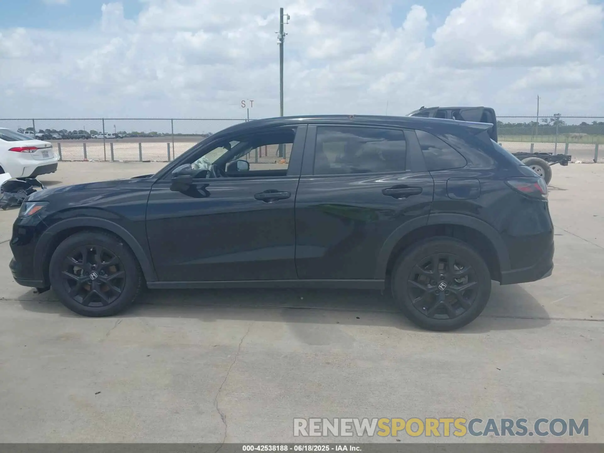 14 Photograph of a damaged car 3CZRZ1H5XPM739462 HONDA HR-V 2023