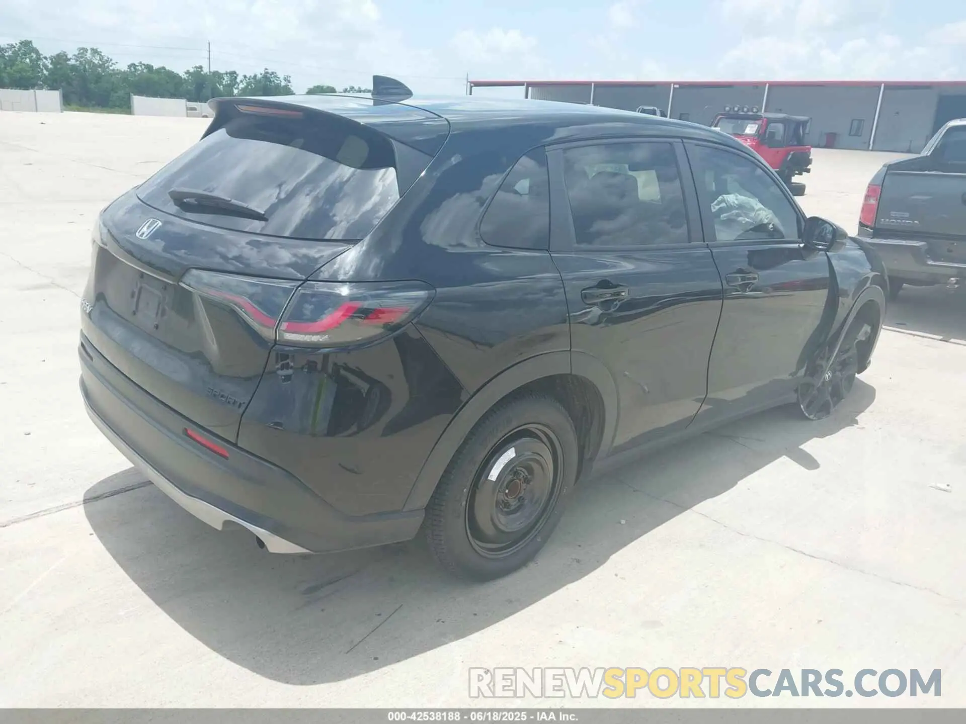 4 Photograph of a damaged car 3CZRZ1H5XPM739462 HONDA HR-V 2023