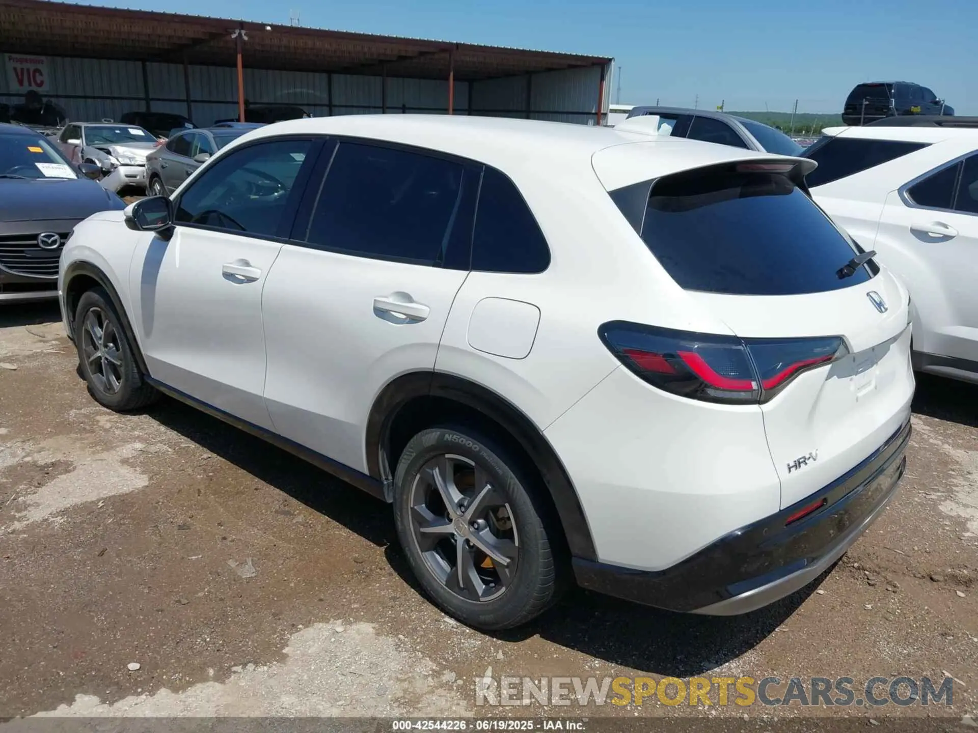 3 Photograph of a damaged car 3CZRZ1H70PM700722 HONDA HR-V 2023