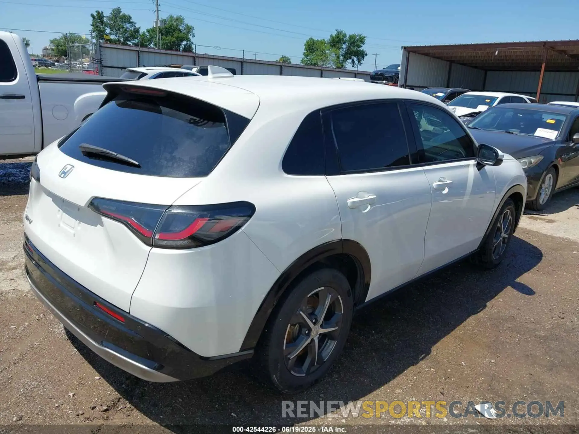 4 Photograph of a damaged car 3CZRZ1H70PM700722 HONDA HR-V 2023