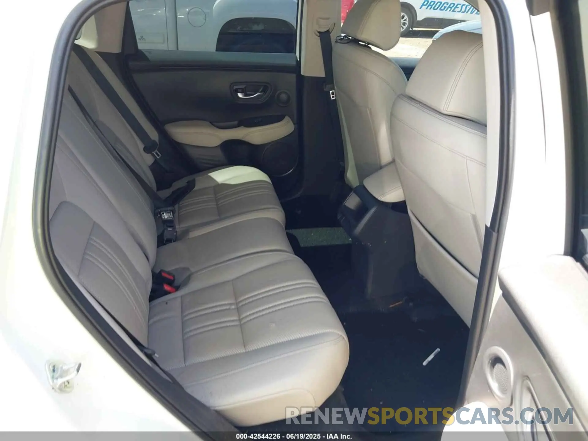 8 Photograph of a damaged car 3CZRZ1H70PM700722 HONDA HR-V 2023