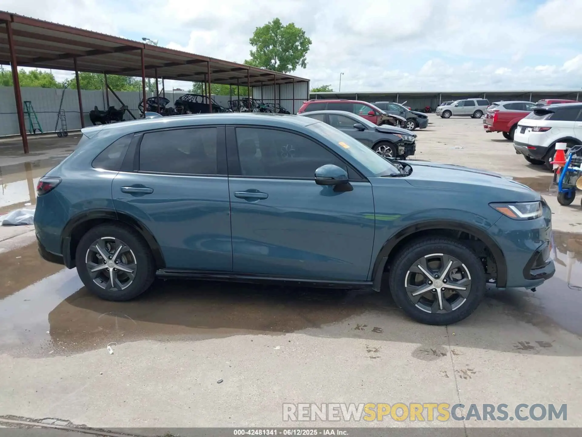 13 Photograph of a damaged car 3CZRZ1H70PM702907 HONDA HR-V 2023