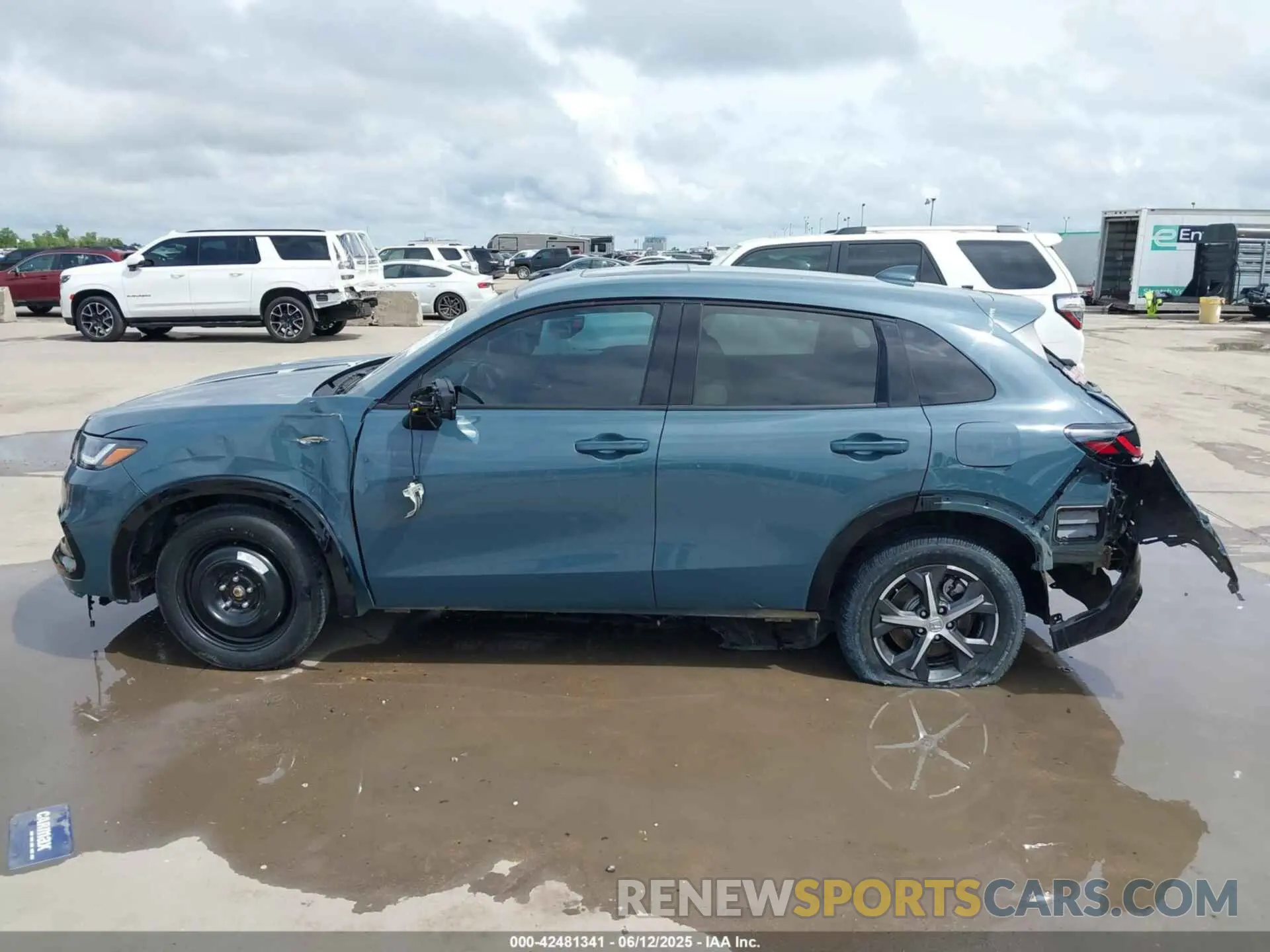 14 Photograph of a damaged car 3CZRZ1H70PM702907 HONDA HR-V 2023