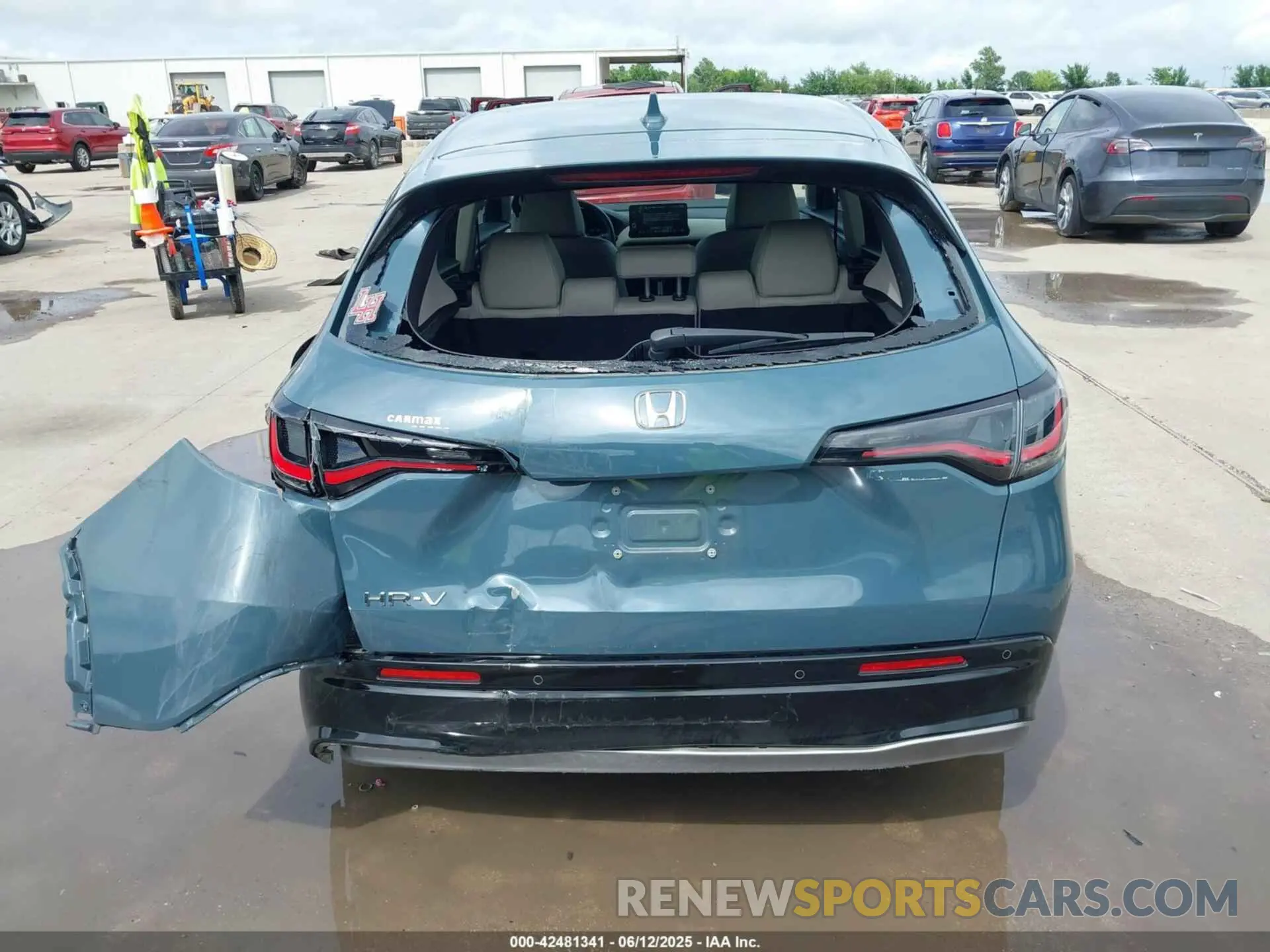 16 Photograph of a damaged car 3CZRZ1H70PM702907 HONDA HR-V 2023