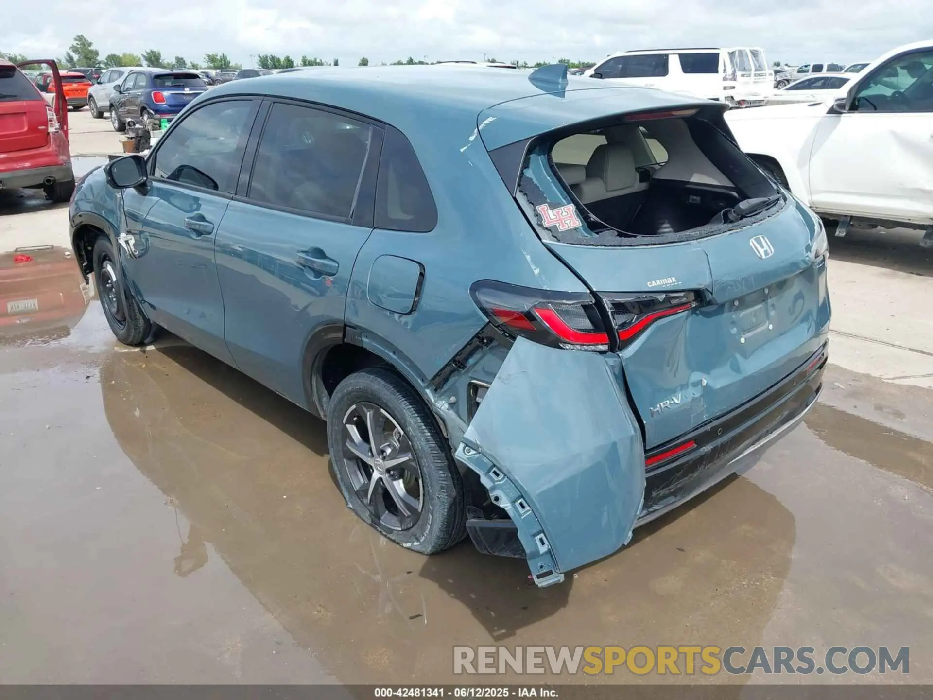 18 Photograph of a damaged car 3CZRZ1H70PM702907 HONDA HR-V 2023