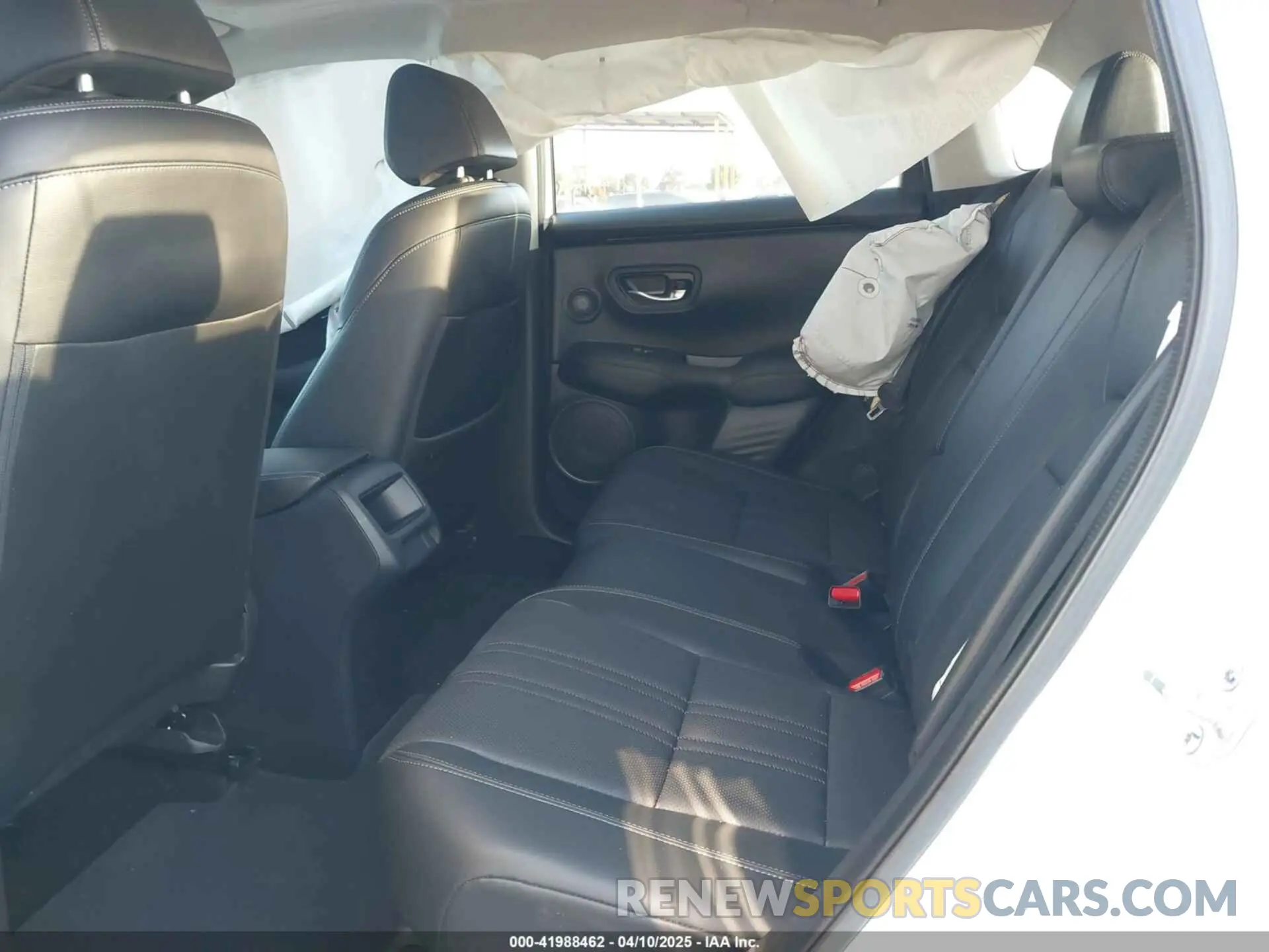8 Photograph of a damaged car 3CZRZ1H71PM706111 HONDA HR-V 2023