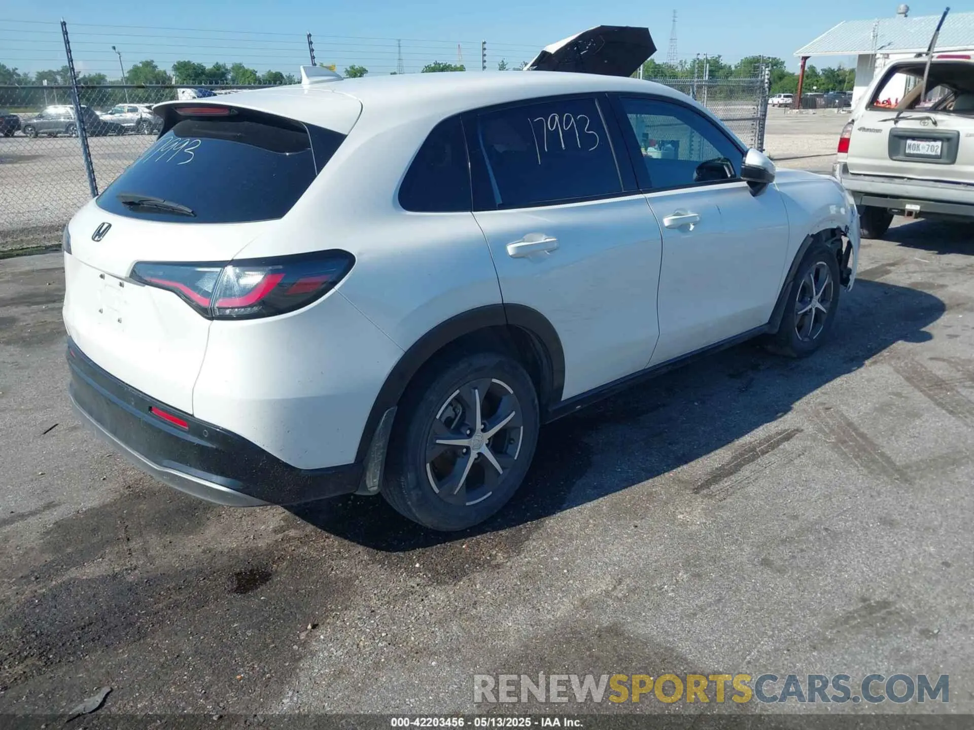 4 Photograph of a damaged car 3CZRZ1H71PM728061 HONDA HR-V 2023