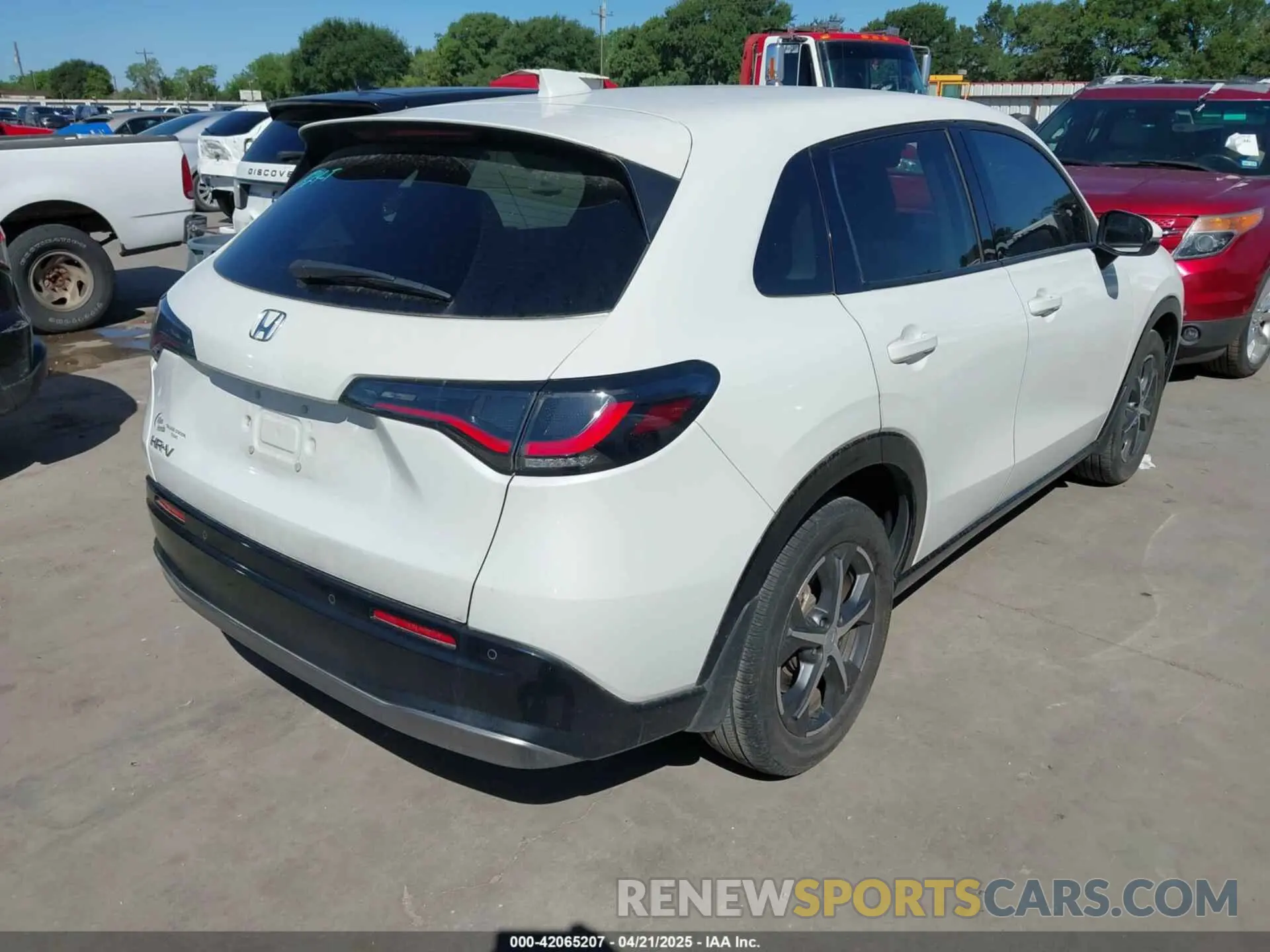 4 Photograph of a damaged car 3CZRZ1H72PM710748 HONDA HR-V 2023