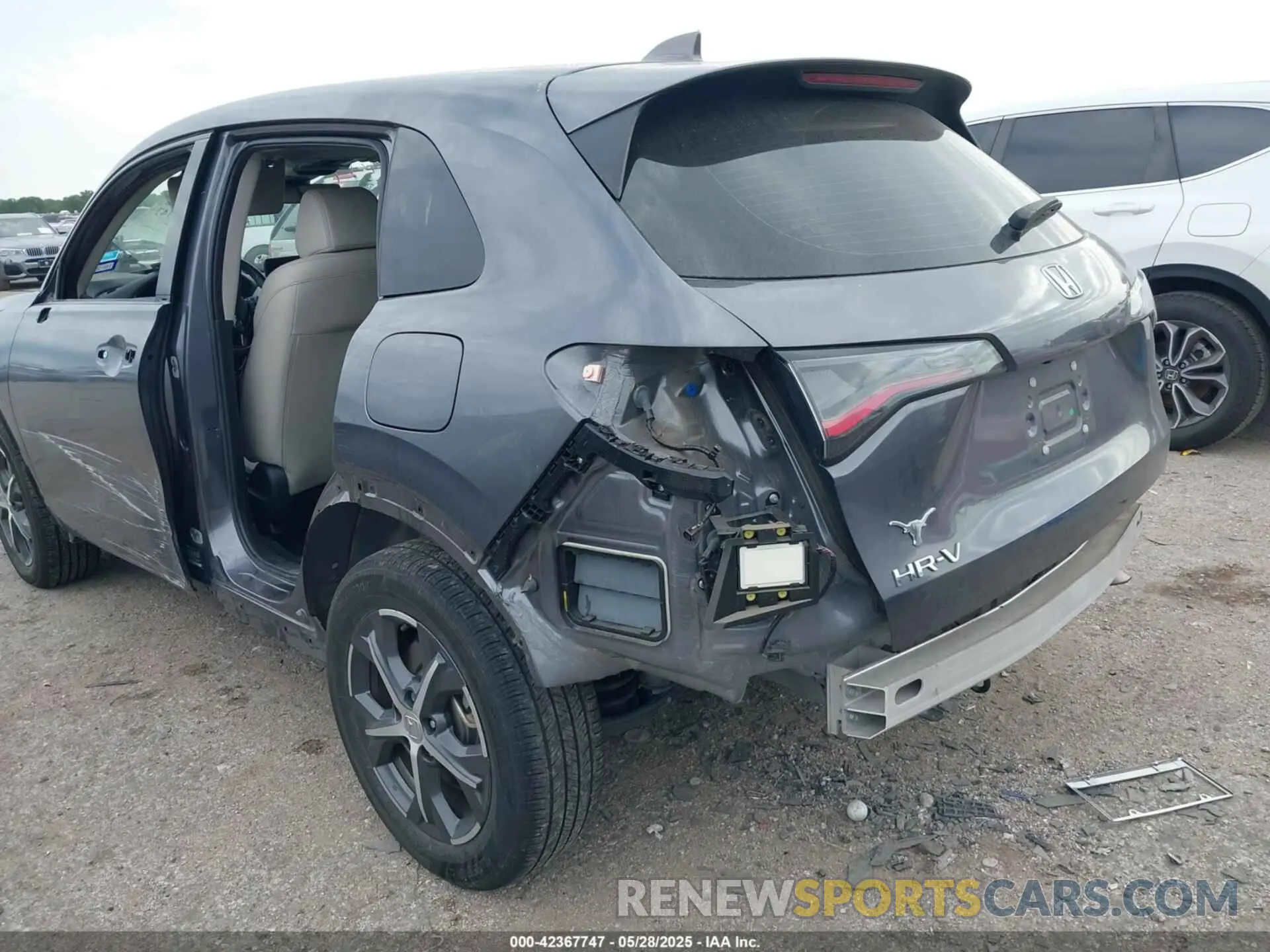 17 Photograph of a damaged car 3CZRZ1H77PM714343 HONDA HR-V 2023