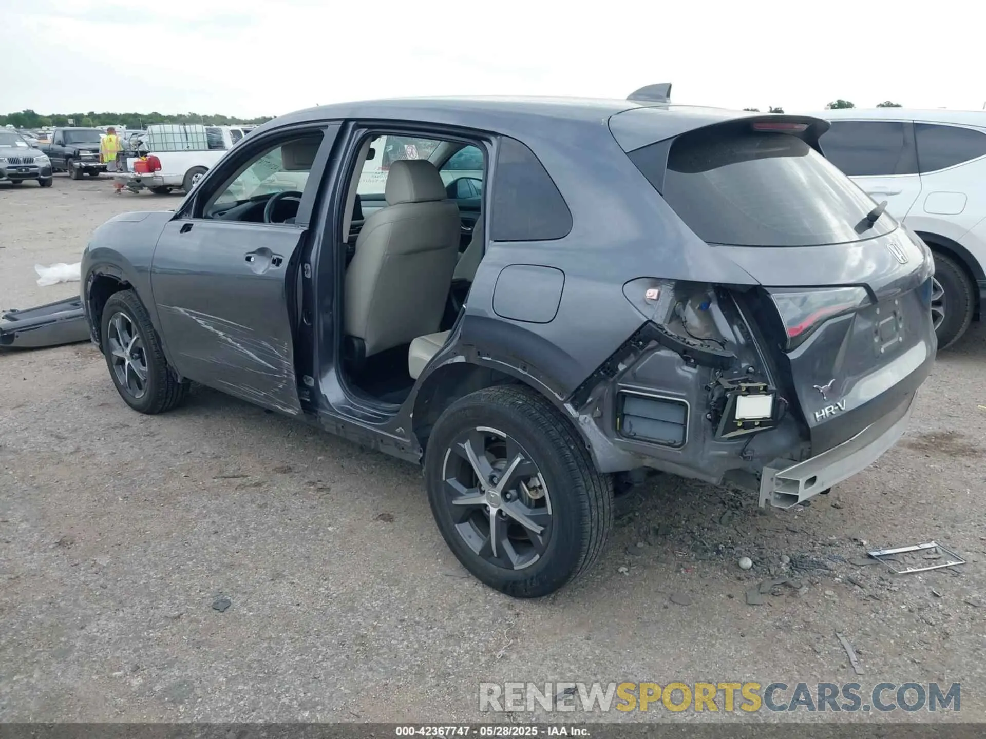 3 Photograph of a damaged car 3CZRZ1H77PM714343 HONDA HR-V 2023