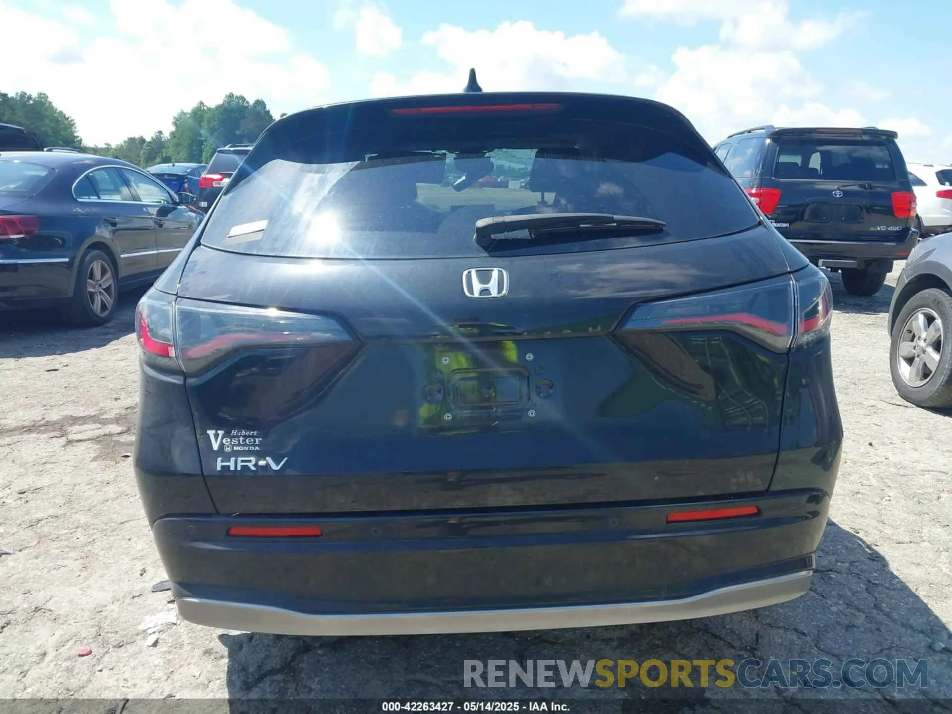 16 Photograph of a damaged car 3CZRZ1H77PM735273 HONDA HR-V 2023