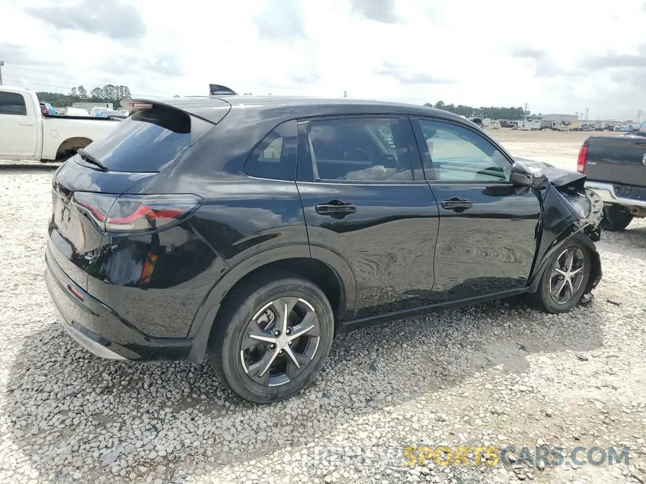 3 Photograph of a damaged car 3CZRZ1H78PM705943 HONDA HR-V 2023