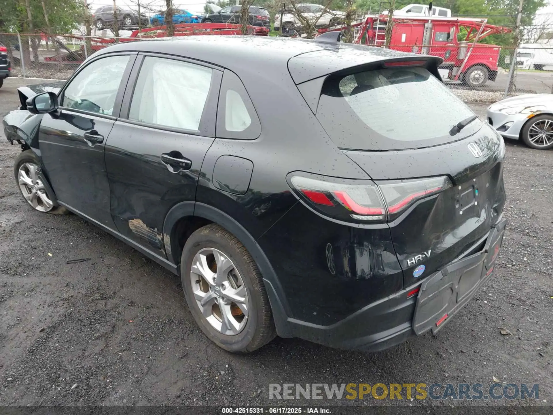 3 Photograph of a damaged car 3CZRZ2H31PM740388 HONDA HR-V 2023