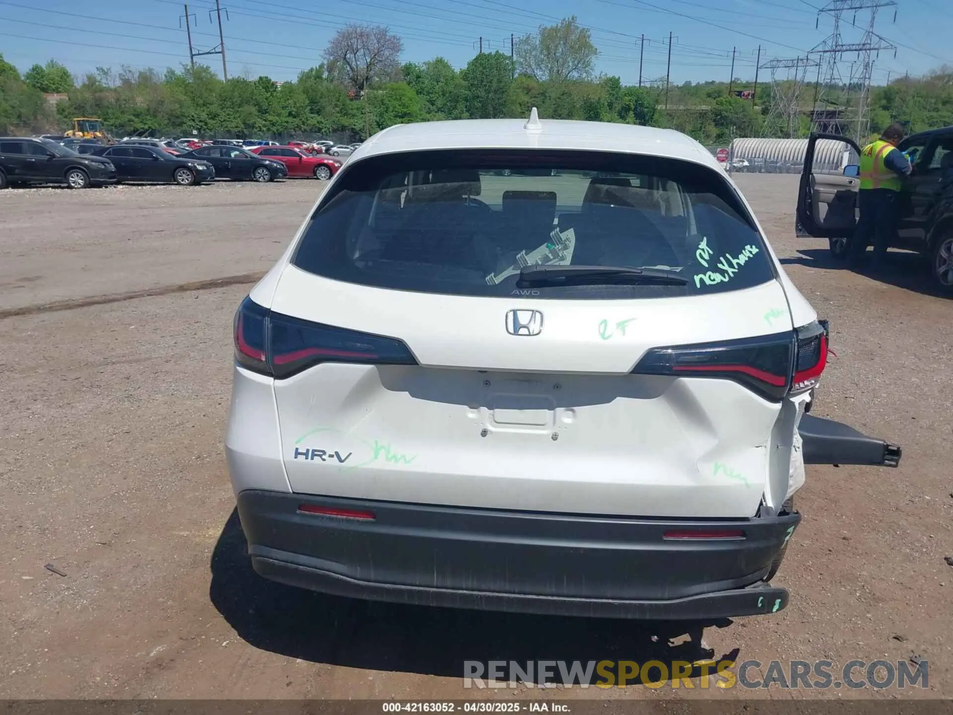 17 Photograph of a damaged car 3CZRZ2H36PM706995 HONDA HR-V 2023