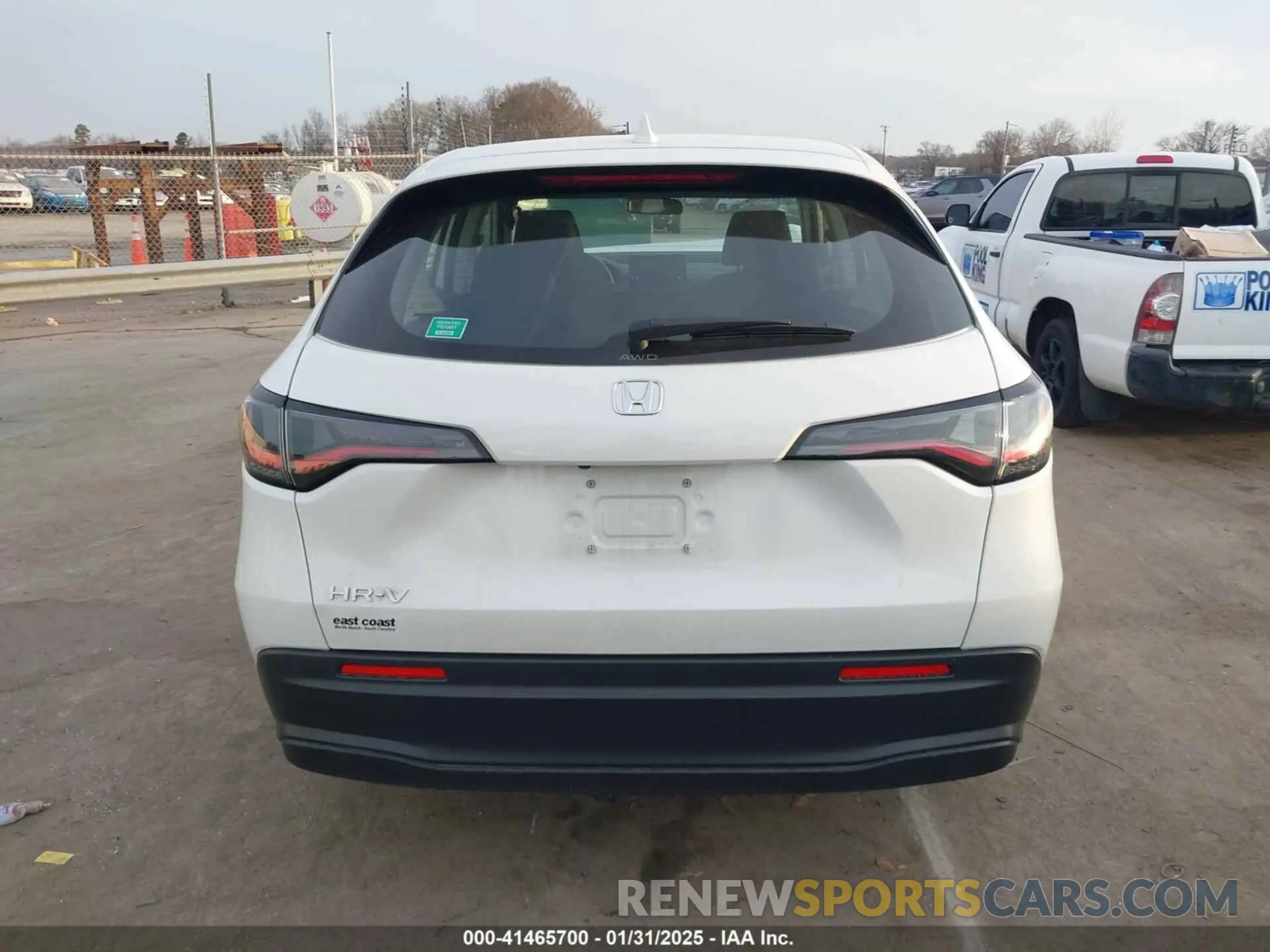 17 Photograph of a damaged car 3CZRZ2H36PM742038 HONDA HR-V 2023