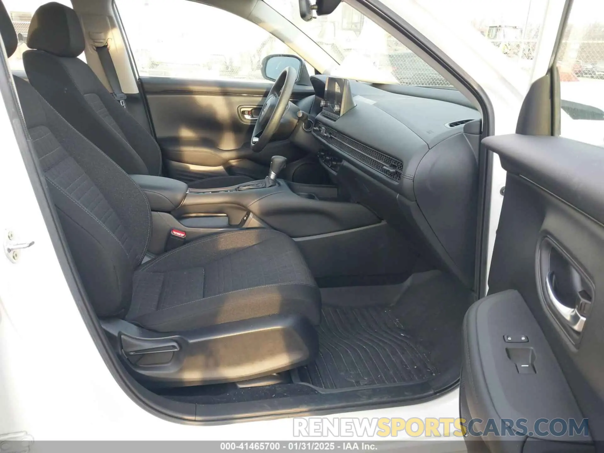 5 Photograph of a damaged car 3CZRZ2H36PM742038 HONDA HR-V 2023