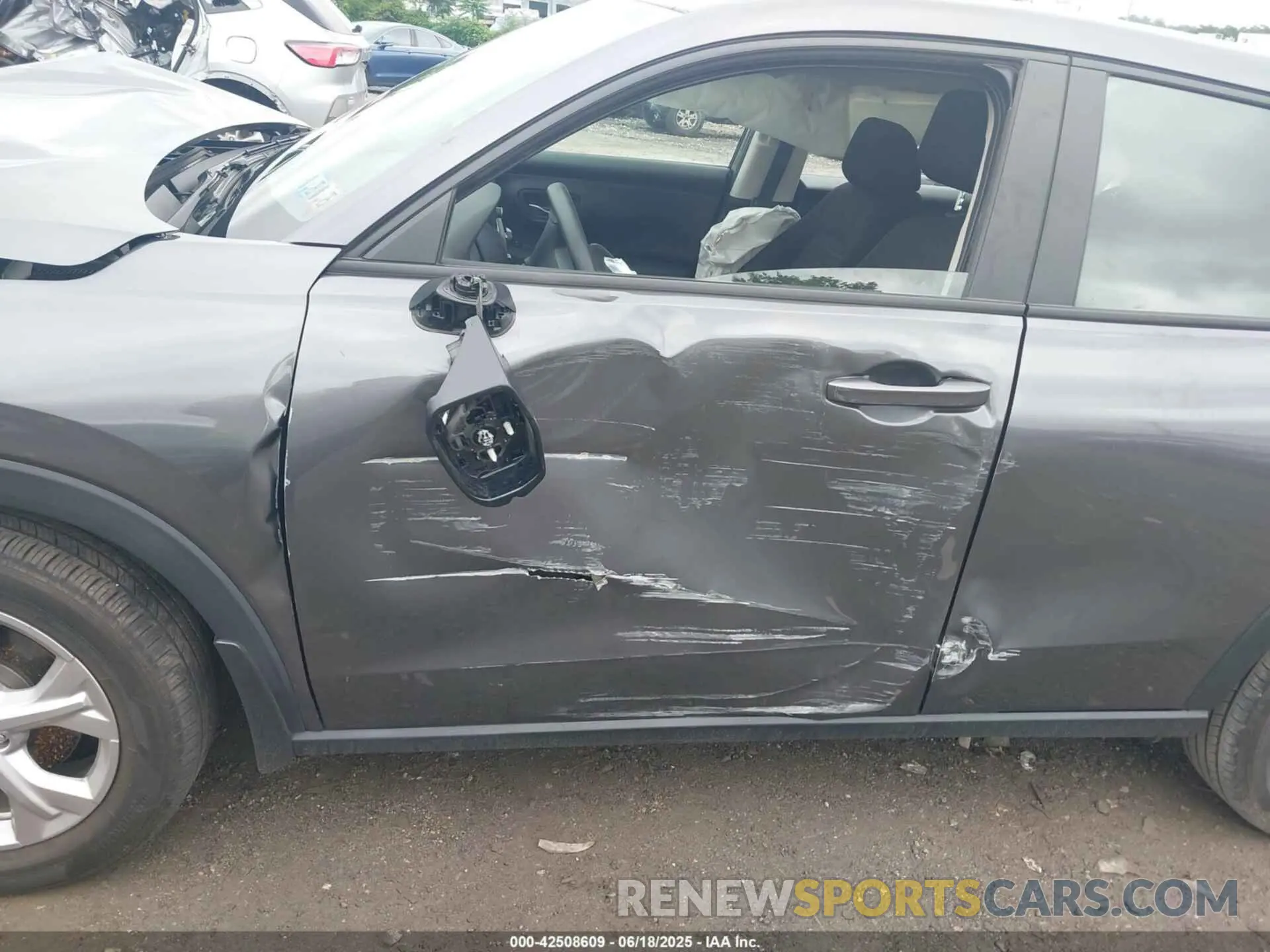 6 Photograph of a damaged car 3CZRZ2H37PM745529 HONDA HR-V 2023