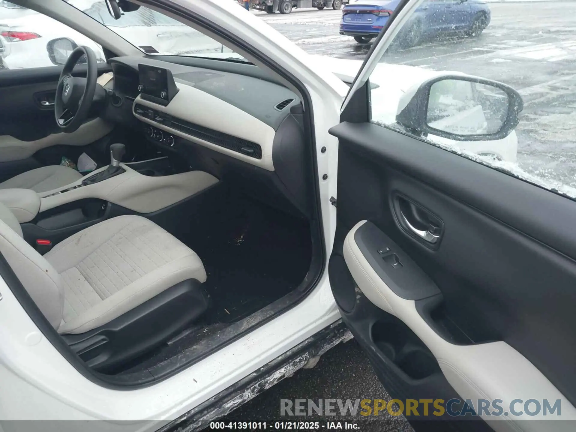 5 Photograph of a damaged car 3CZRZ2H37PM748561 HONDA HR-V 2023