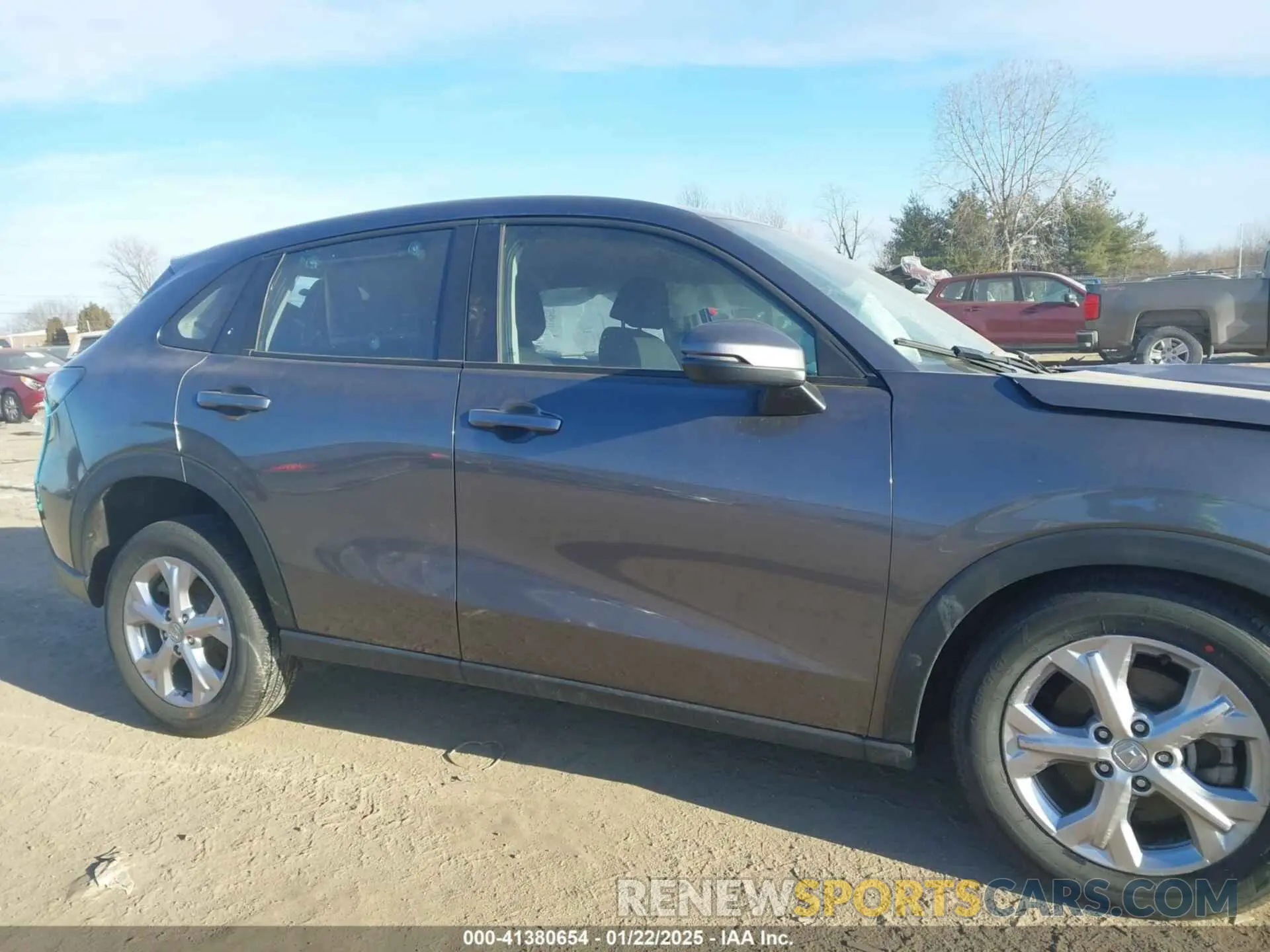 13 Photograph of a damaged car 3CZRZ2H38PM704133 HONDA HR-V 2023