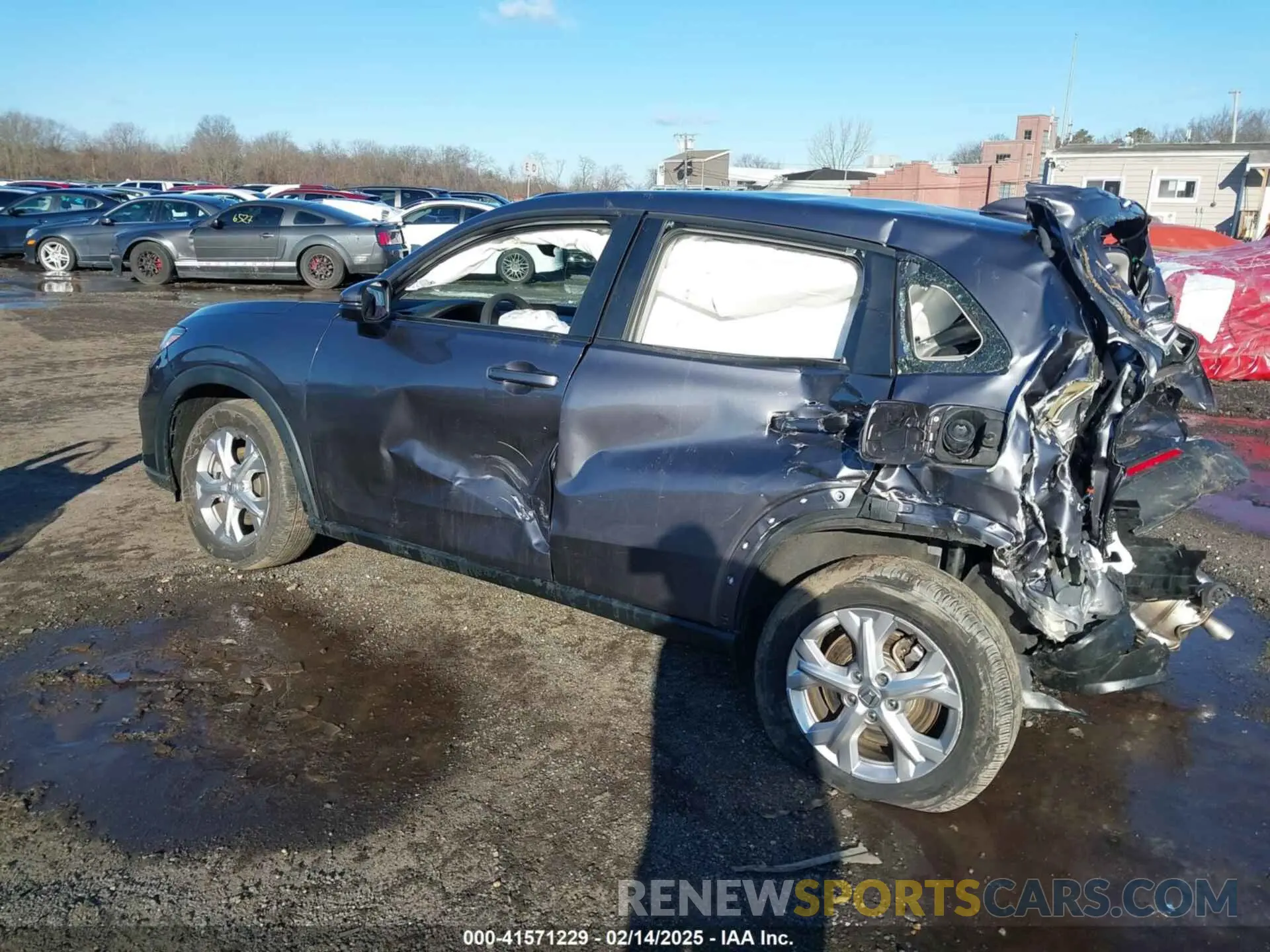 18 Photograph of a damaged car 3CZRZ2H38PM709865 HONDA HR-V 2023