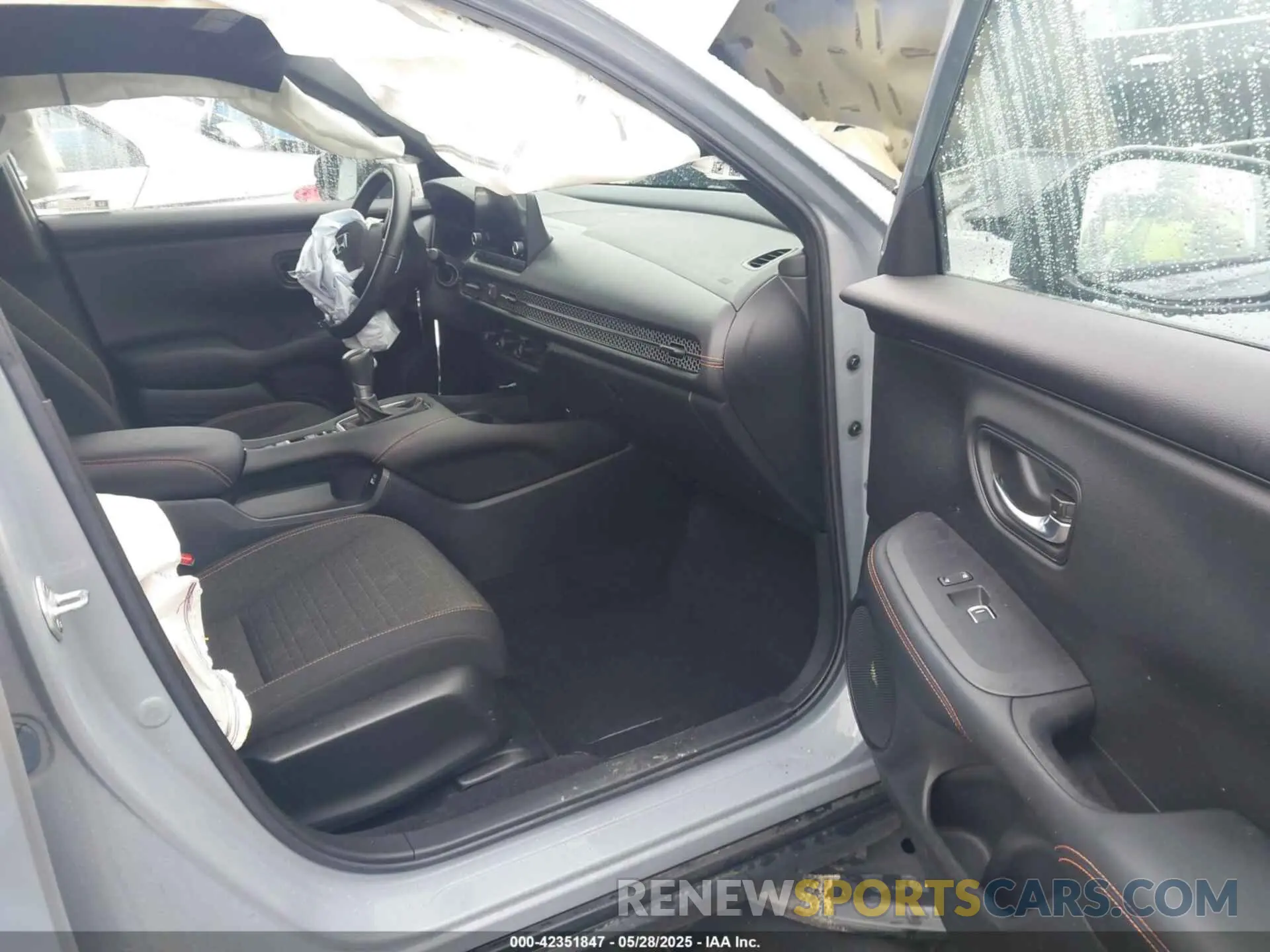 5 Photograph of a damaged car 3CZRZ2H50PM749004 HONDA HR-V 2023