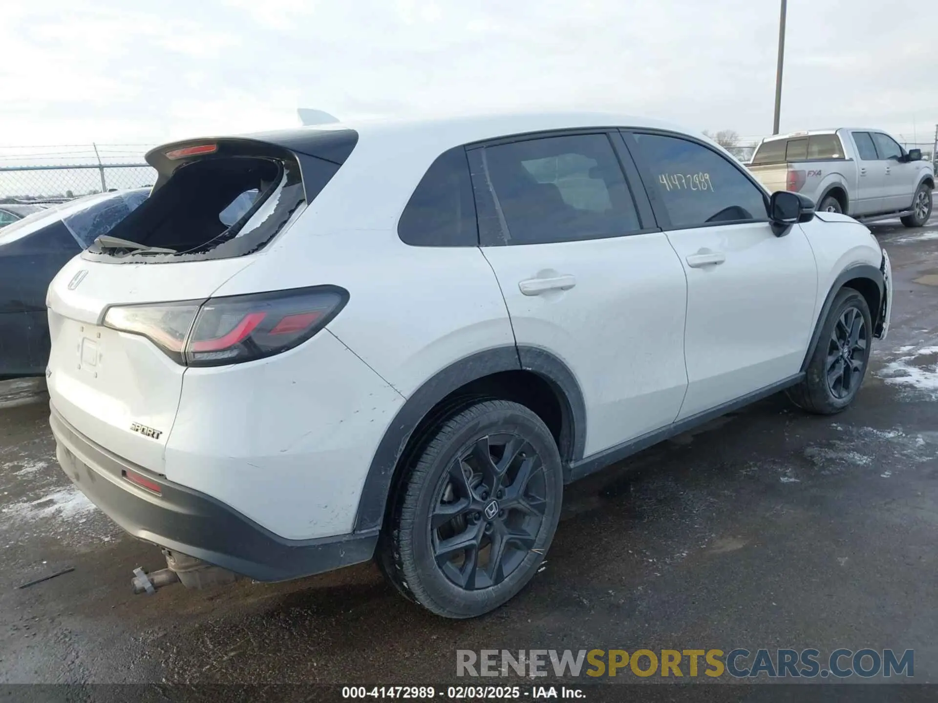 4 Photograph of a damaged car 3CZRZ2H56PM723362 HONDA HR-V 2023