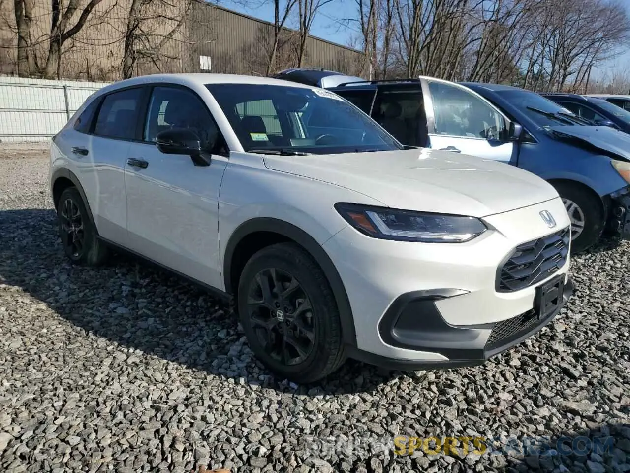 4 Photograph of a damaged car 3CZRZ2H5XPM750368 HONDA HR-V 2023