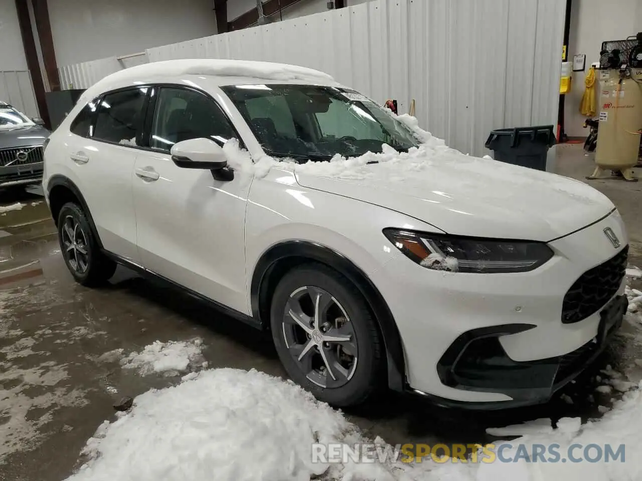 4 Photograph of a damaged car 3CZRZ2H75PM711334 HONDA HR-V 2023