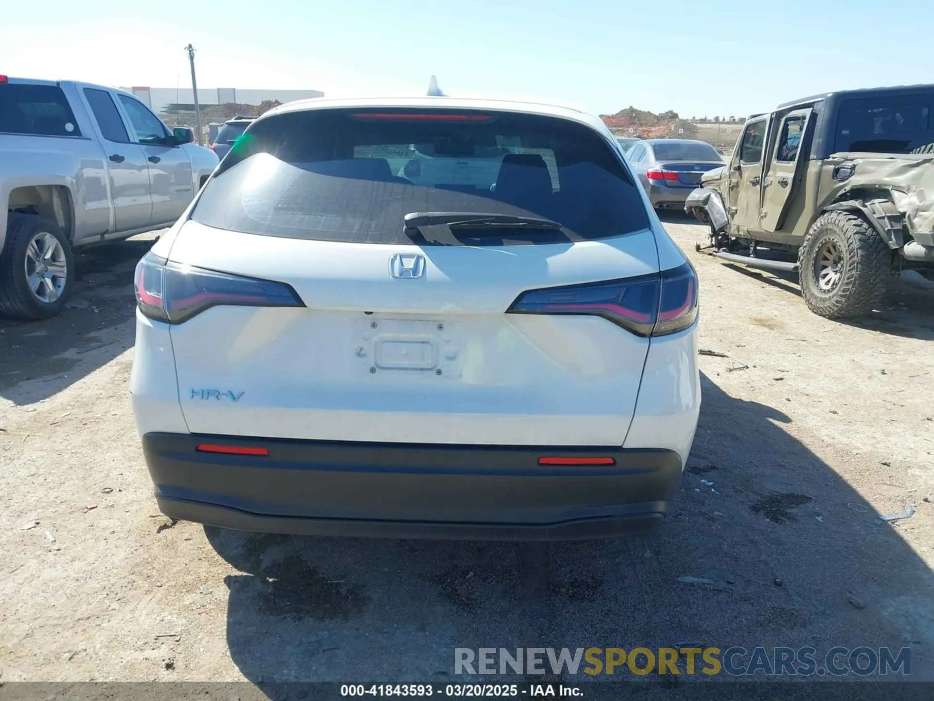 16 Photograph of a damaged car 3CZRZ1H31RM702303 HONDA HR-V 2024