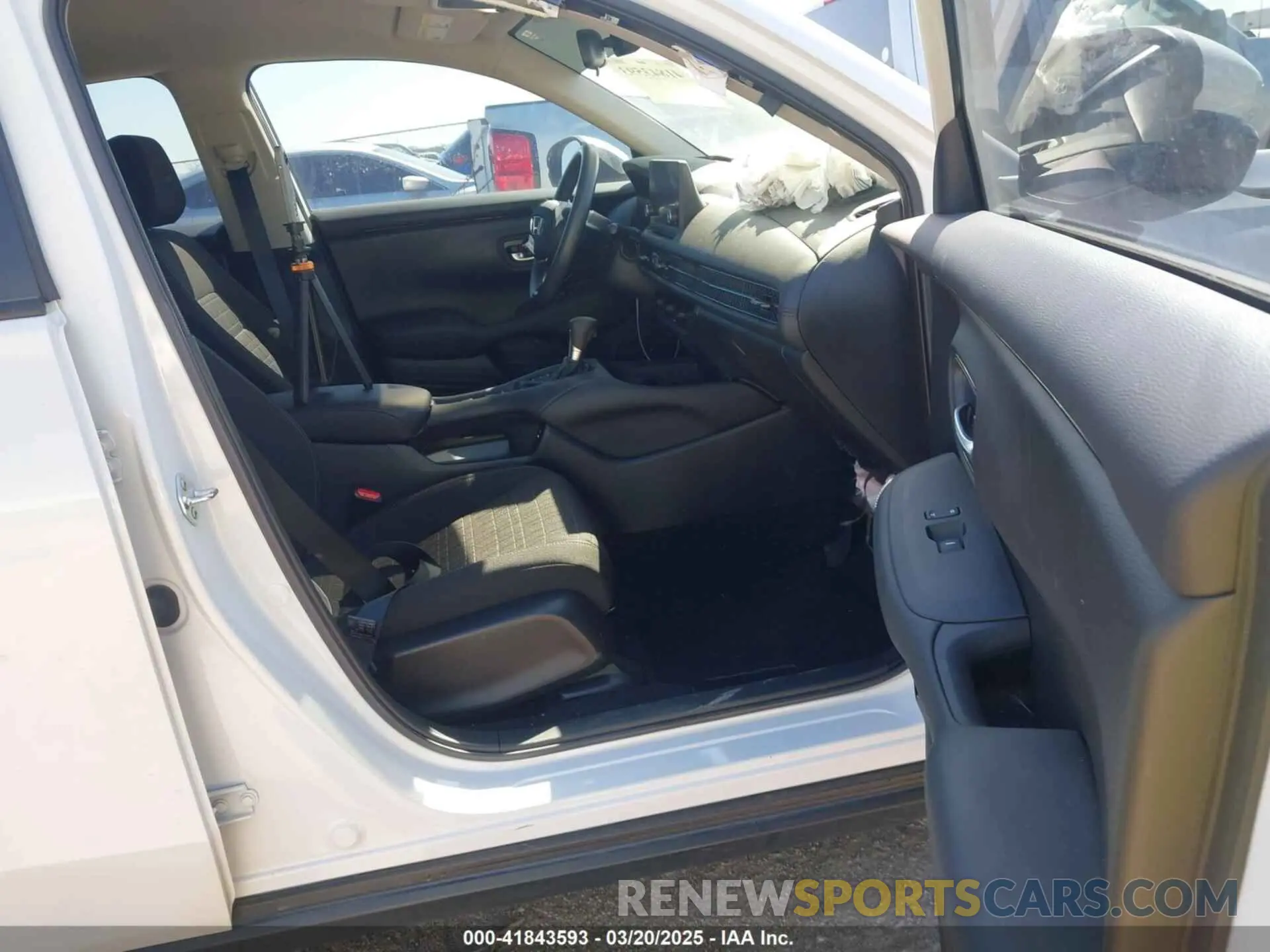 5 Photograph of a damaged car 3CZRZ1H31RM702303 HONDA HR-V 2024